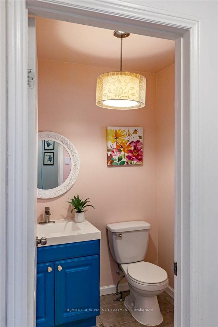 300 CRERAR Drive photo 4
