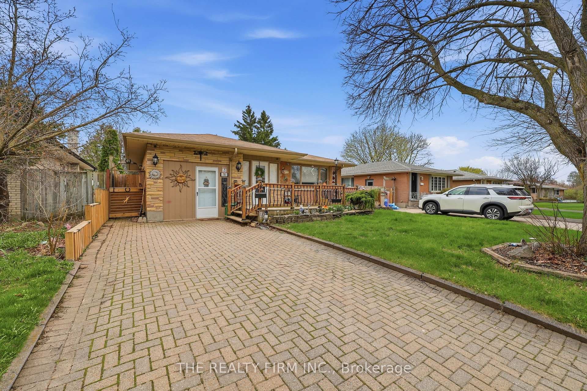 70 Talavera Crescent photo 2