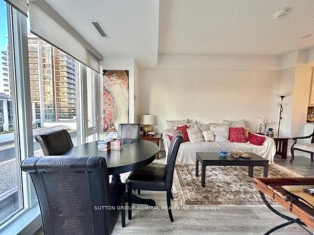 9618 Yonge Street Unit 317 photo 10