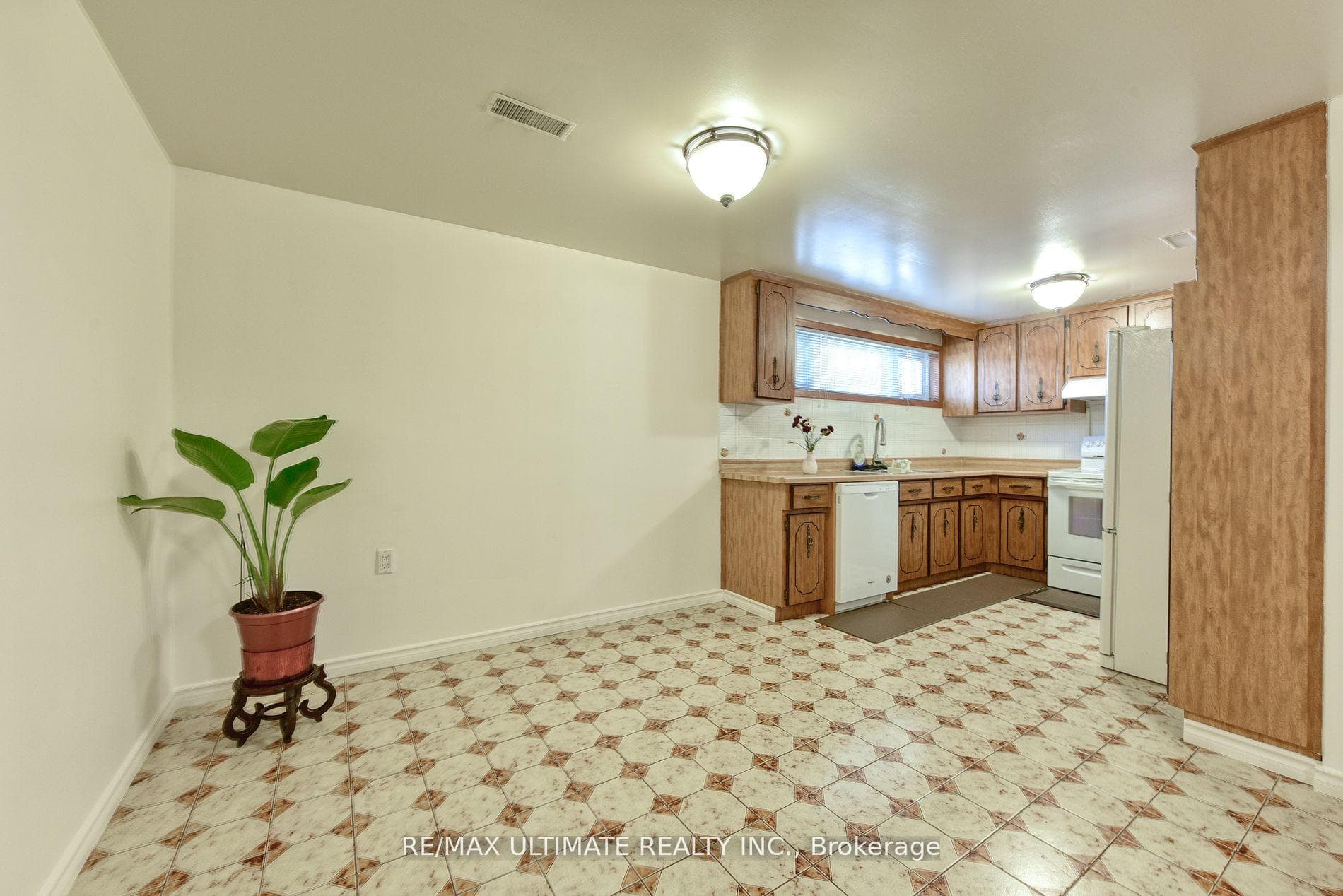 31 Whitburn Crescent Unit Bsmt photo 2