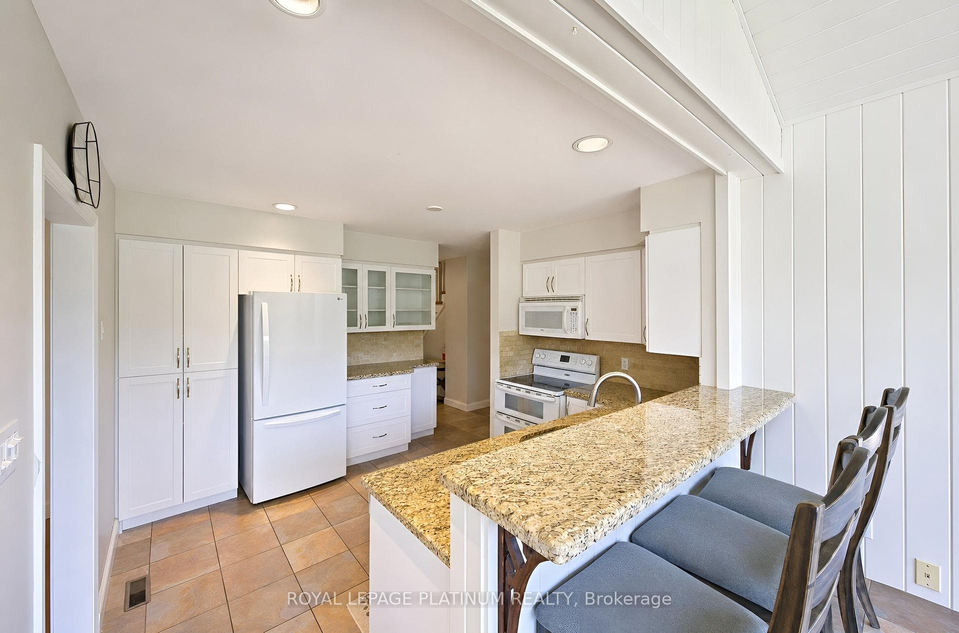 47 PARKVIEW Place photo 13