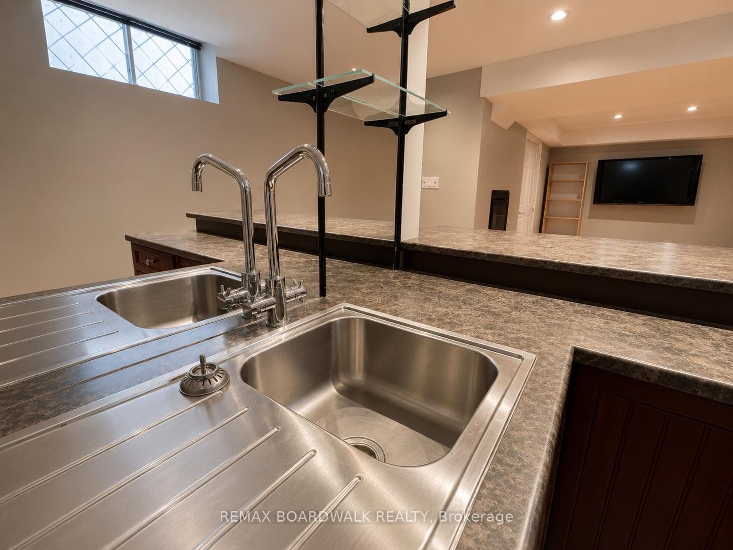 22 BARTLEY Crescent photo 22