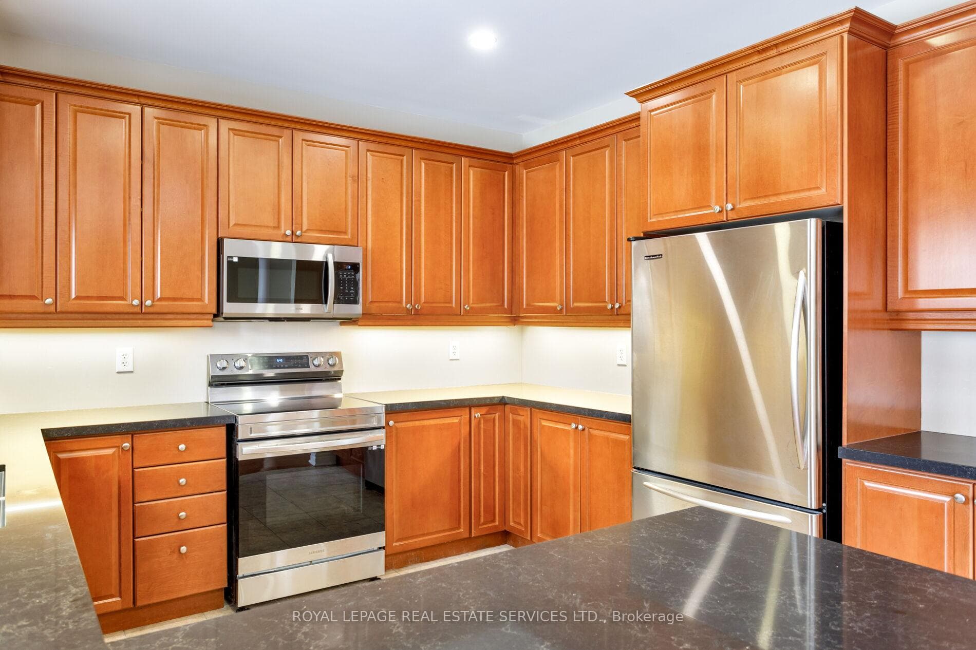 3137 Countess Crescent photo 11