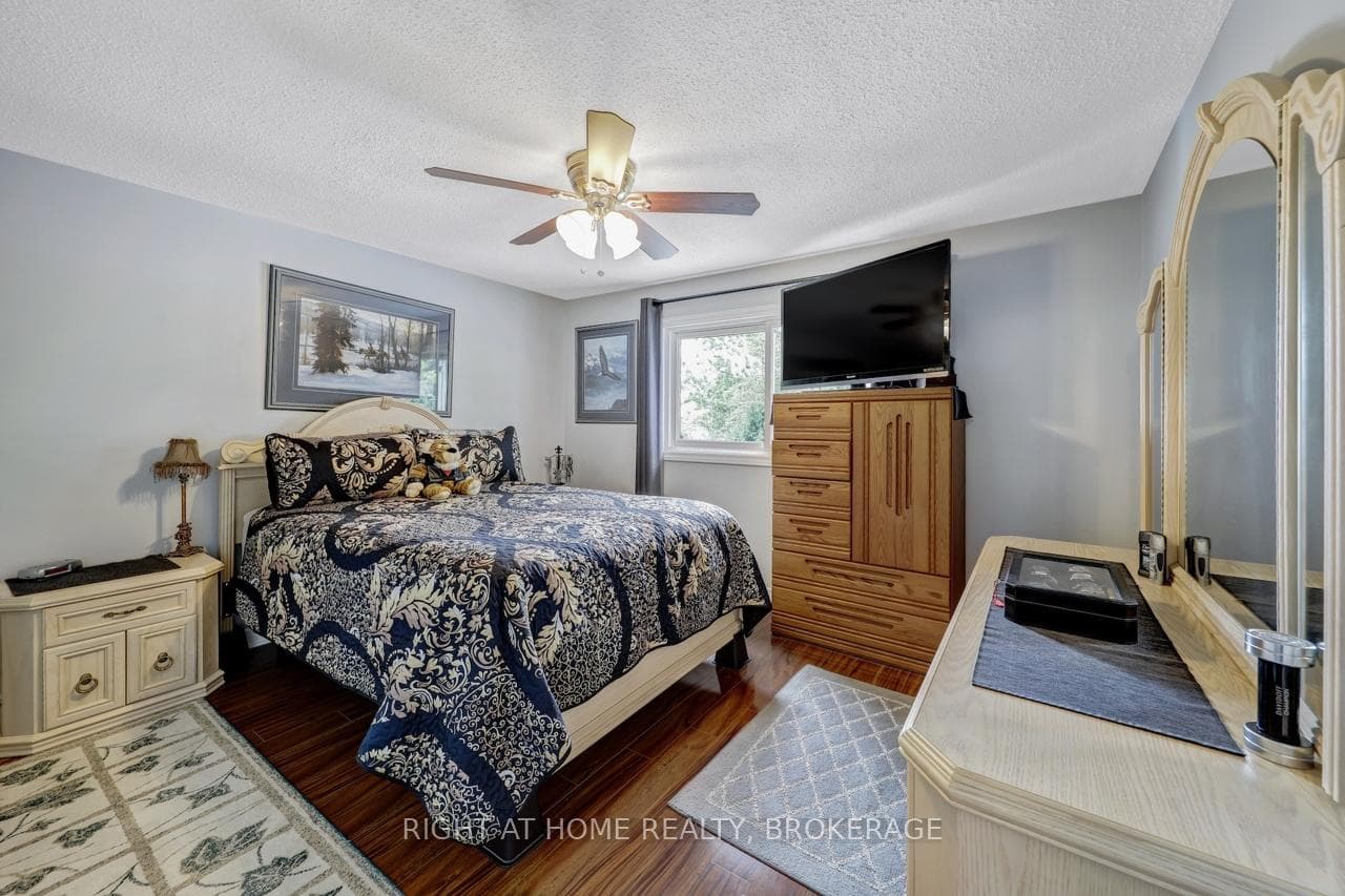 7327 Joliette Crescent photo 15