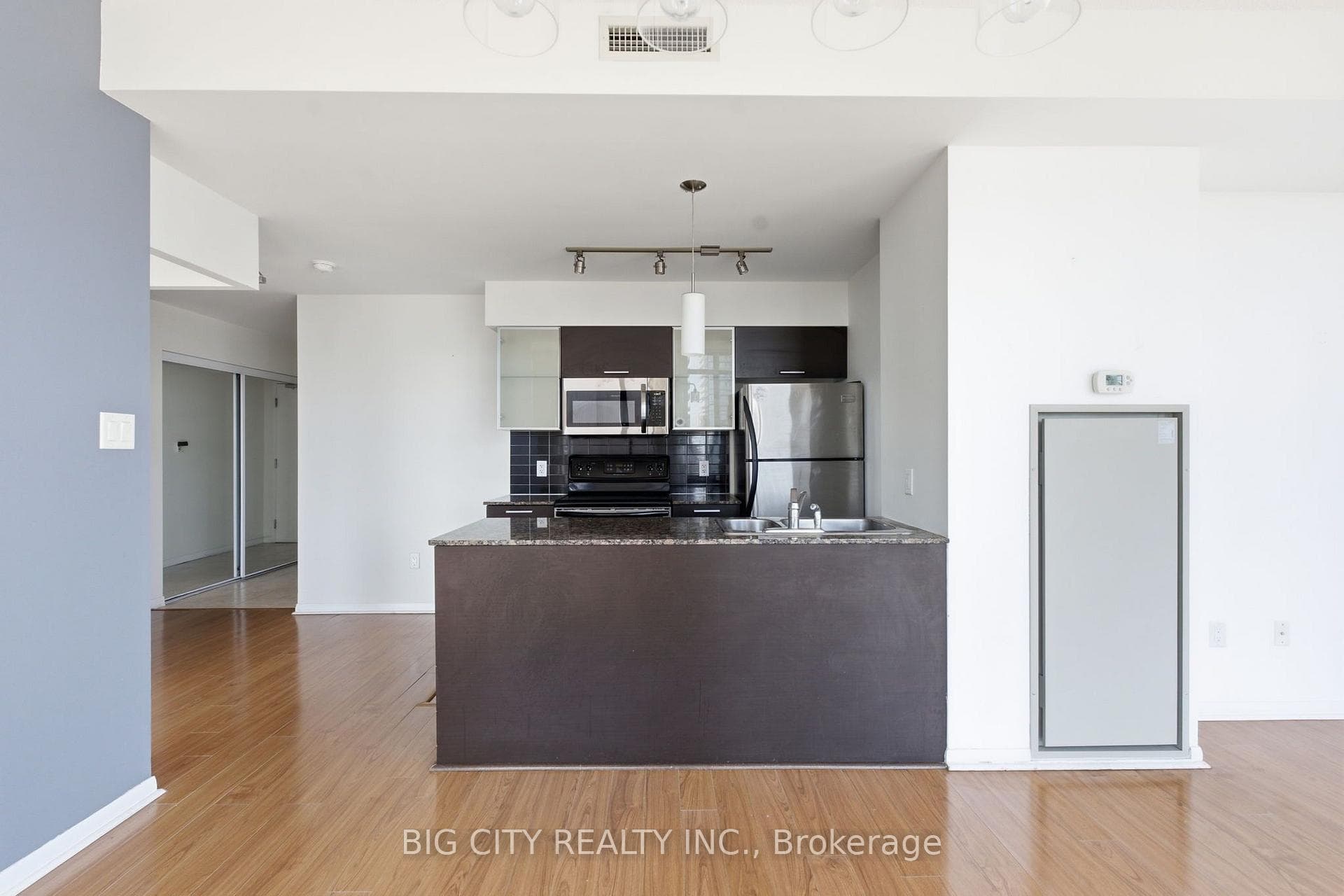 37 Grosvenor Street Unit 2307 photo 10