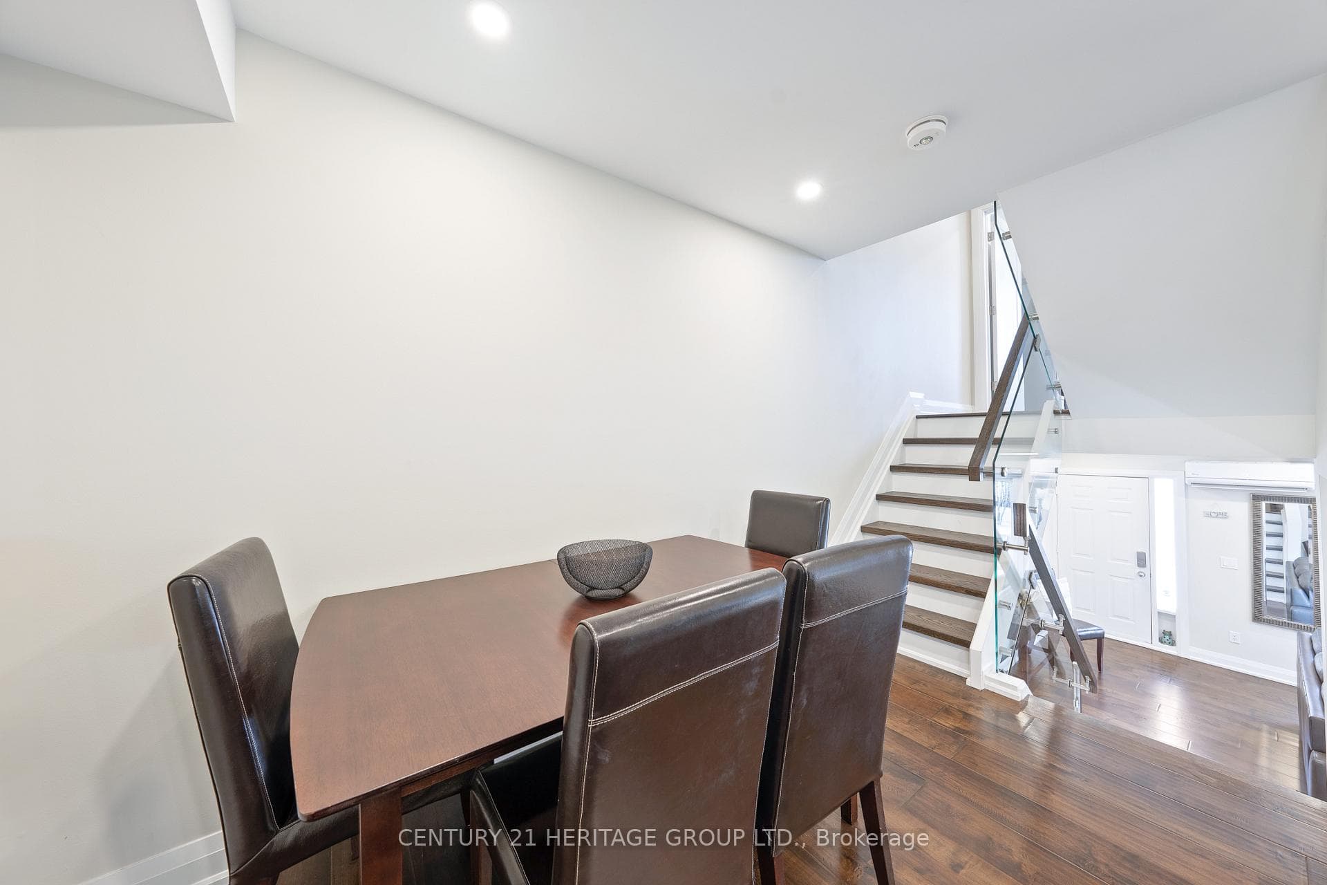 223 Milestone Crescent photo 15