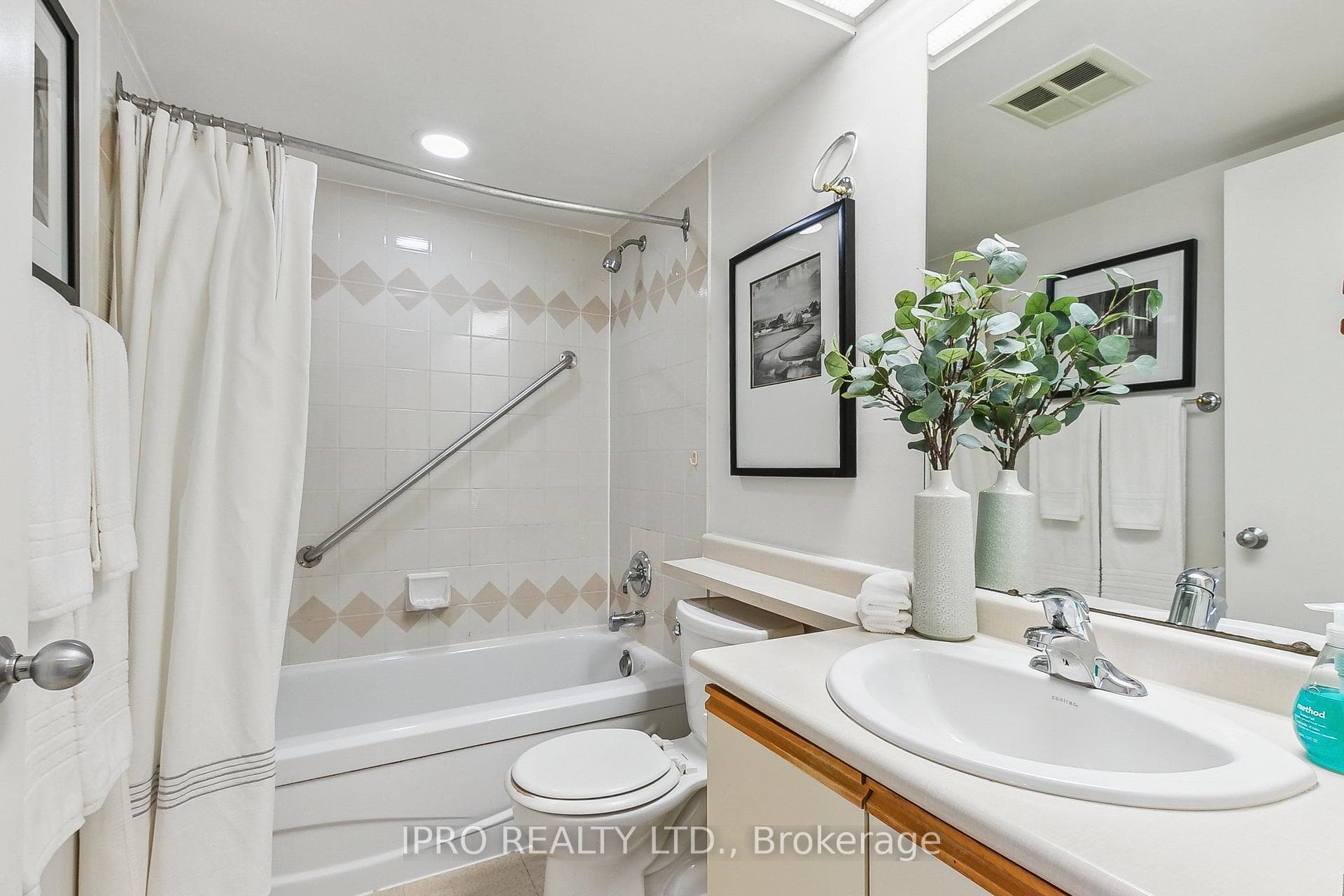 2466 Eglinton Avenue Unit 707 photo 14