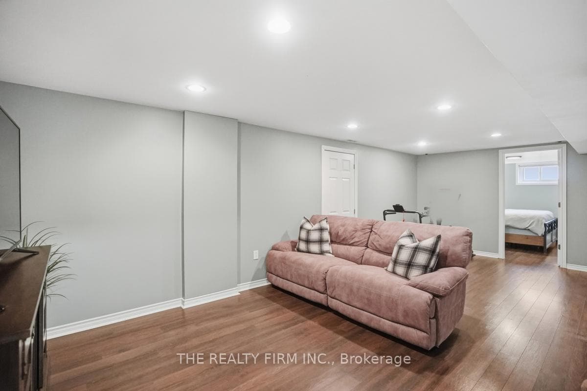 187 Byron Street photo 24