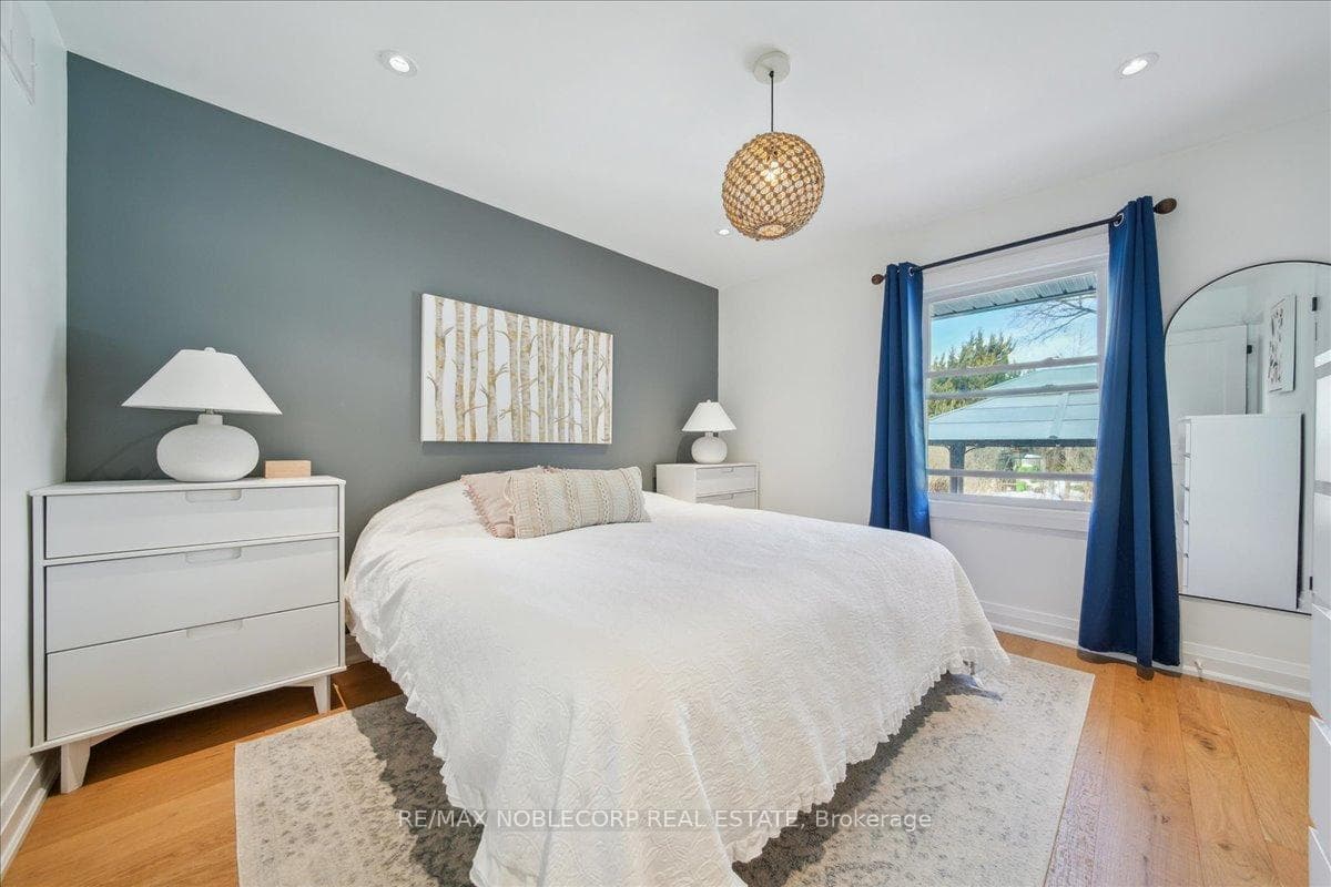 72 Christina Crescent photo 24