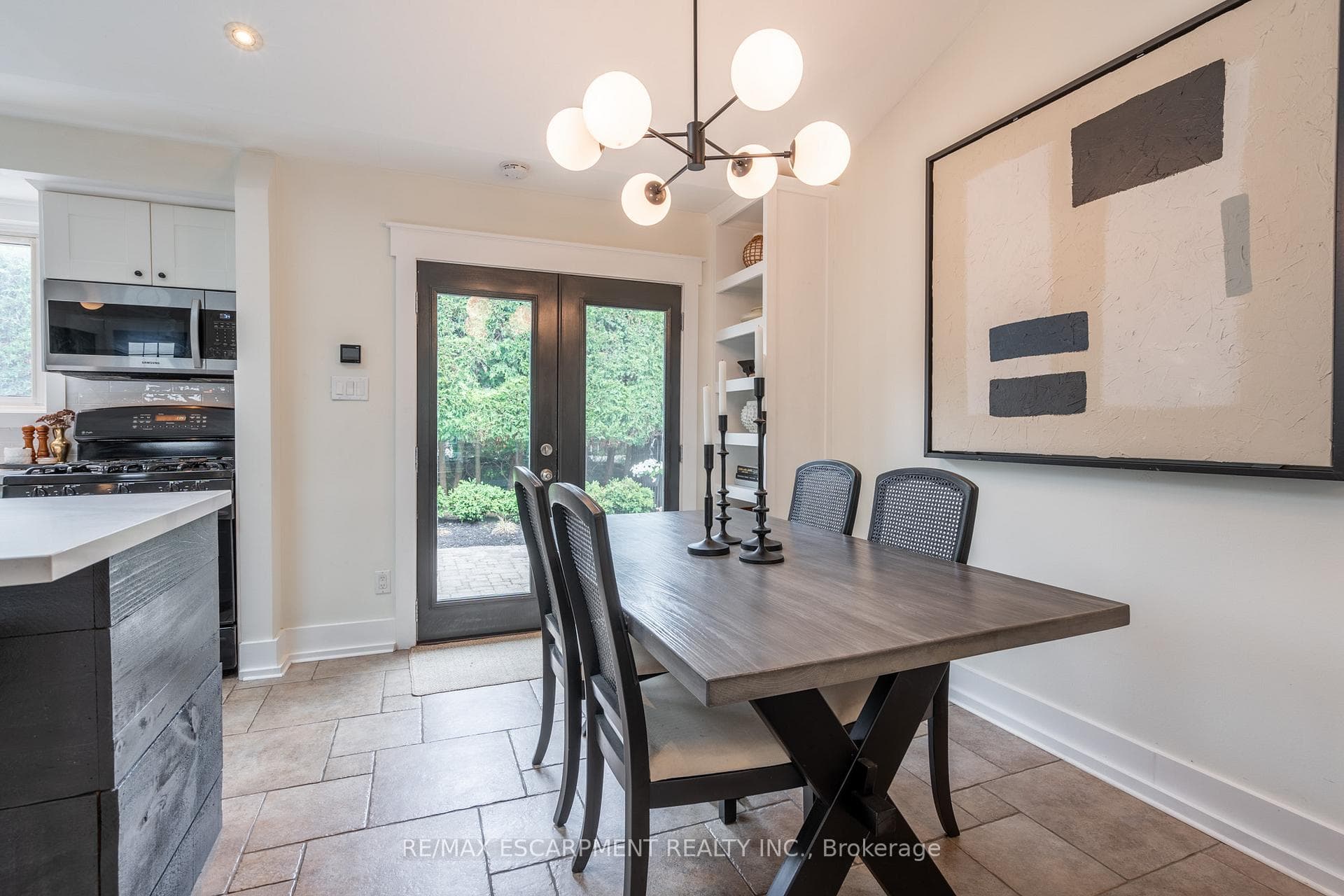 1399 Ian Road photo 9