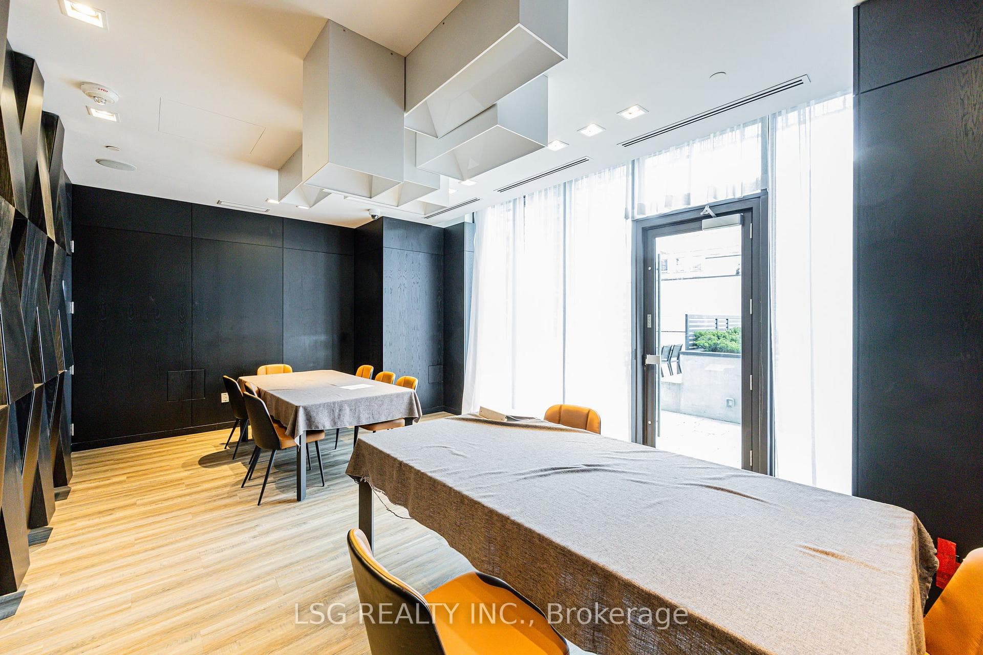8 Eglinton Avenue Unit 706 photo 34