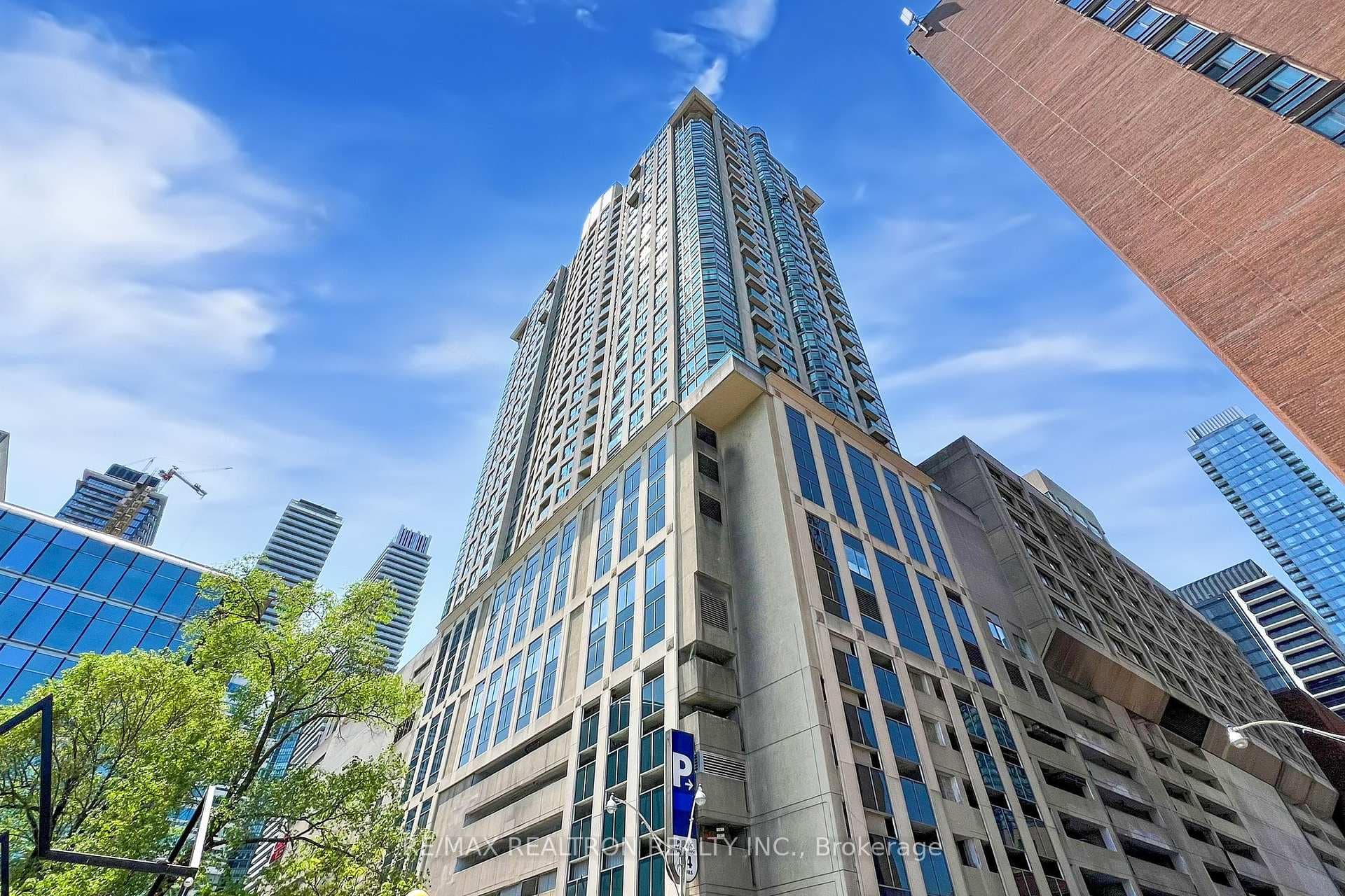 8 Park Road Unit PH3802 photo 1