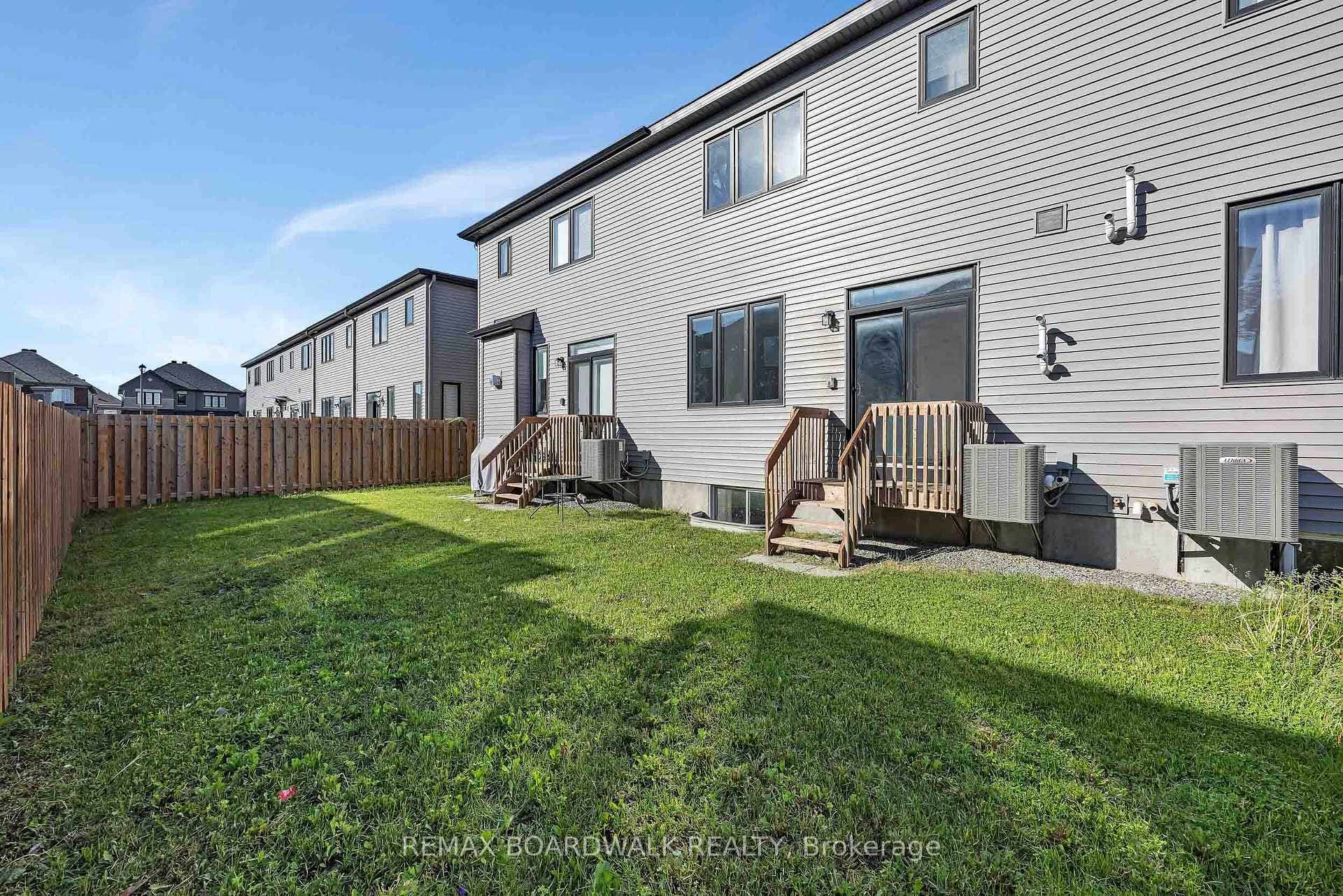 2063 Caltra Crescent photo 37