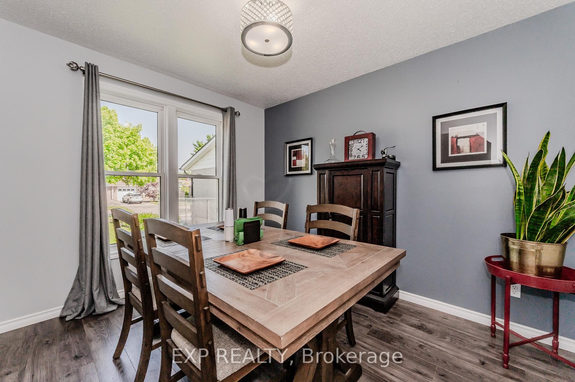 44 Warwick Court photo 9