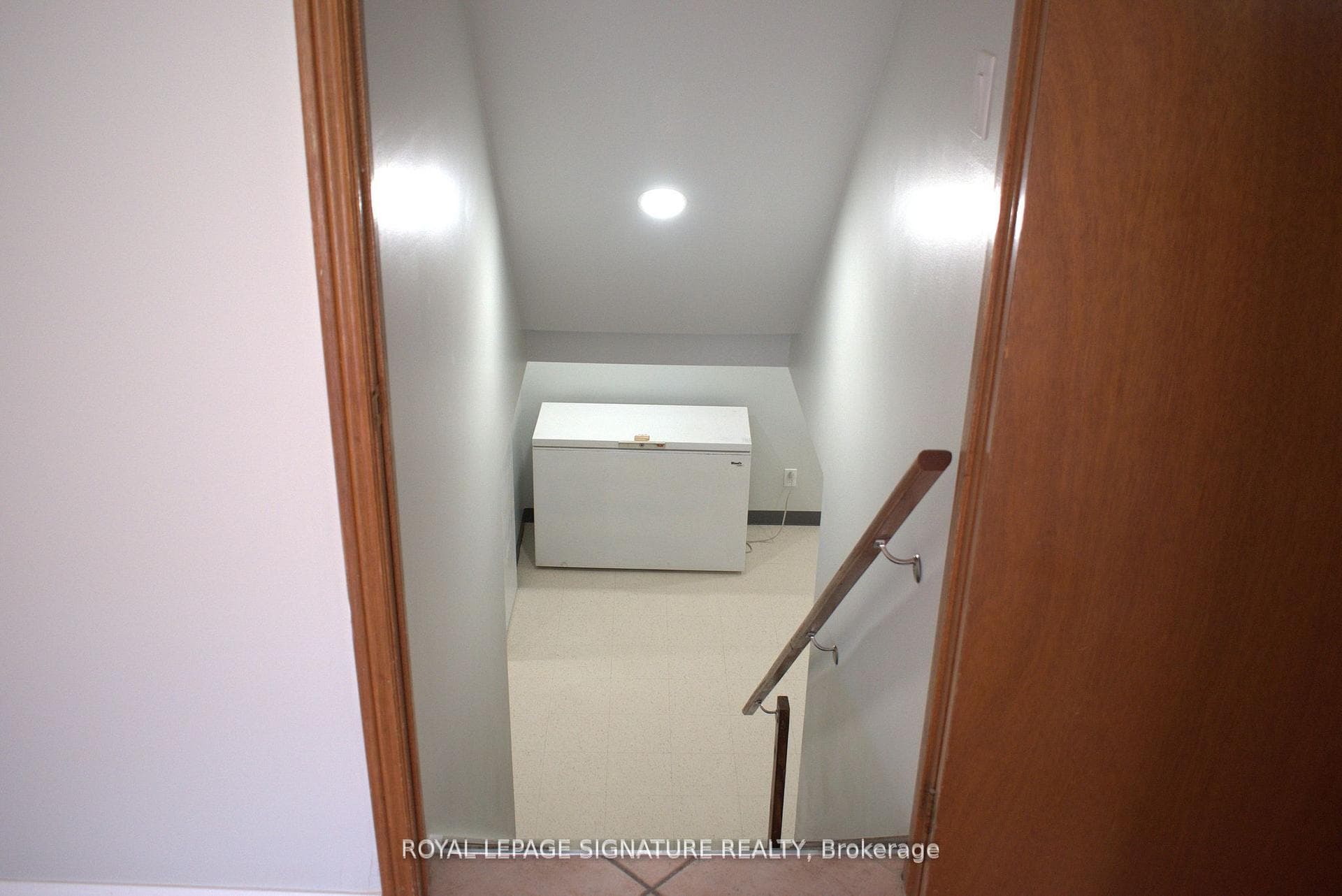 709 Upper Paradise Road Unit Bsmt photo 7