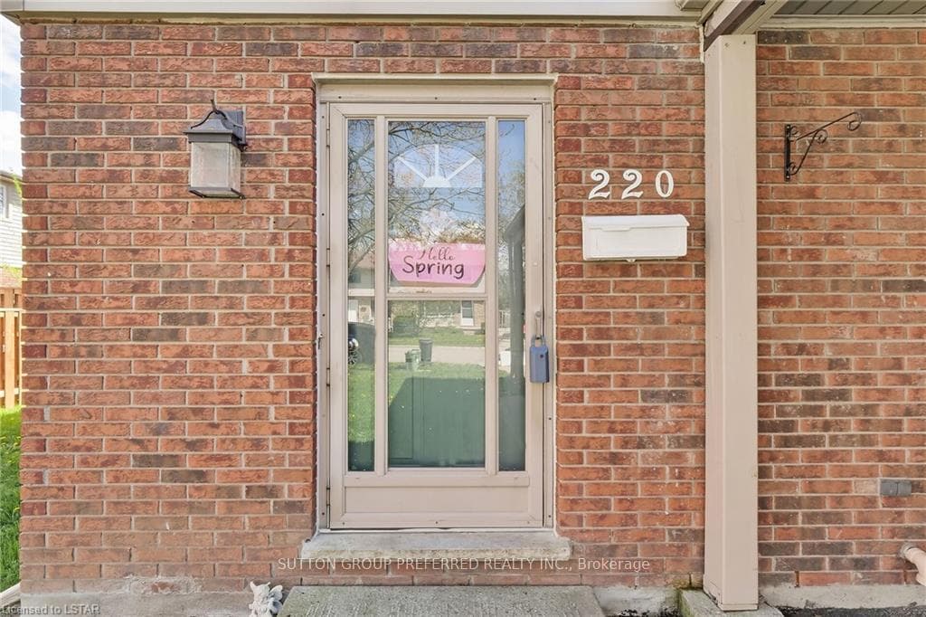 1330 JALNA Boulevard Unit 220 photo 3