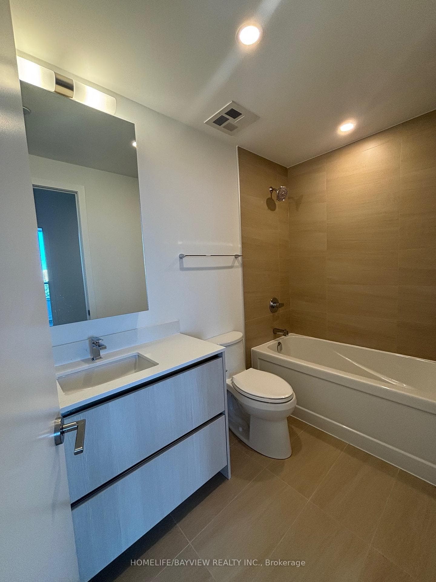 8188 Yonge Street Unit 622 photo 4