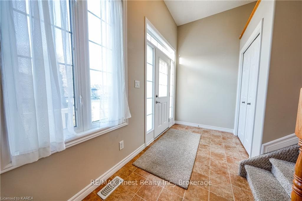 118 ISLANDVIEW Drive photo 4