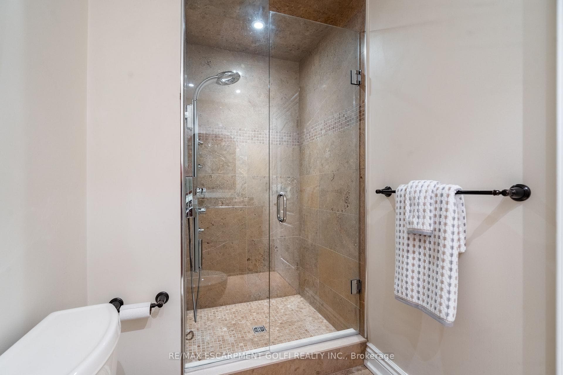 190 Brigade Drive photo 16