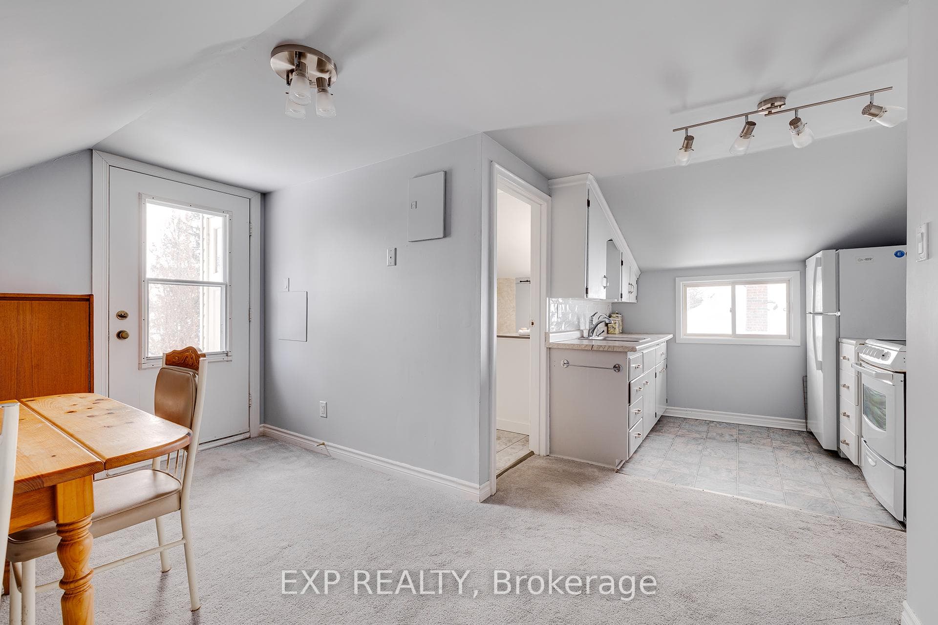 77 Borden Avenue photo 35