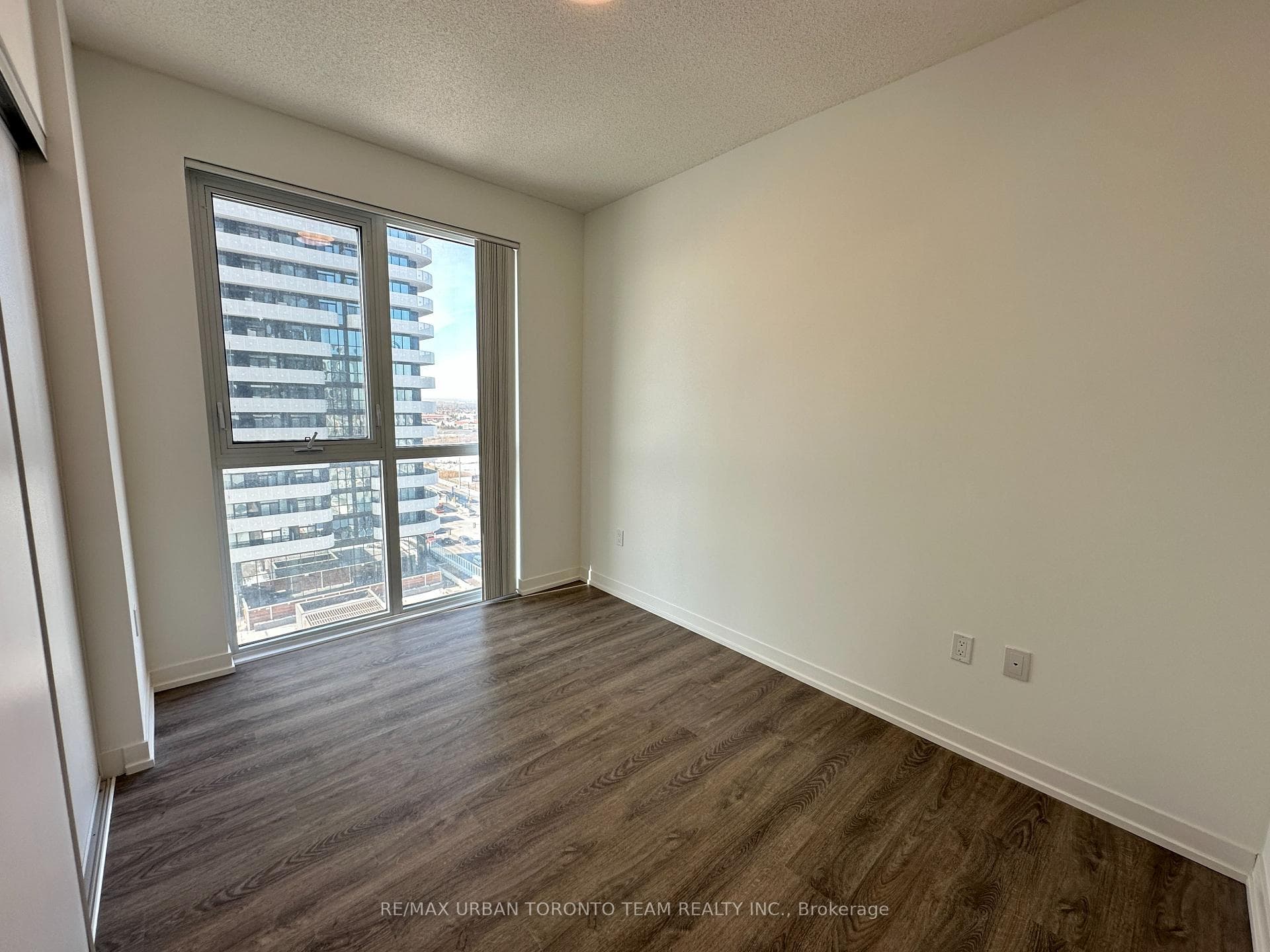 8 Interchange Way Unit 1212 photo 12