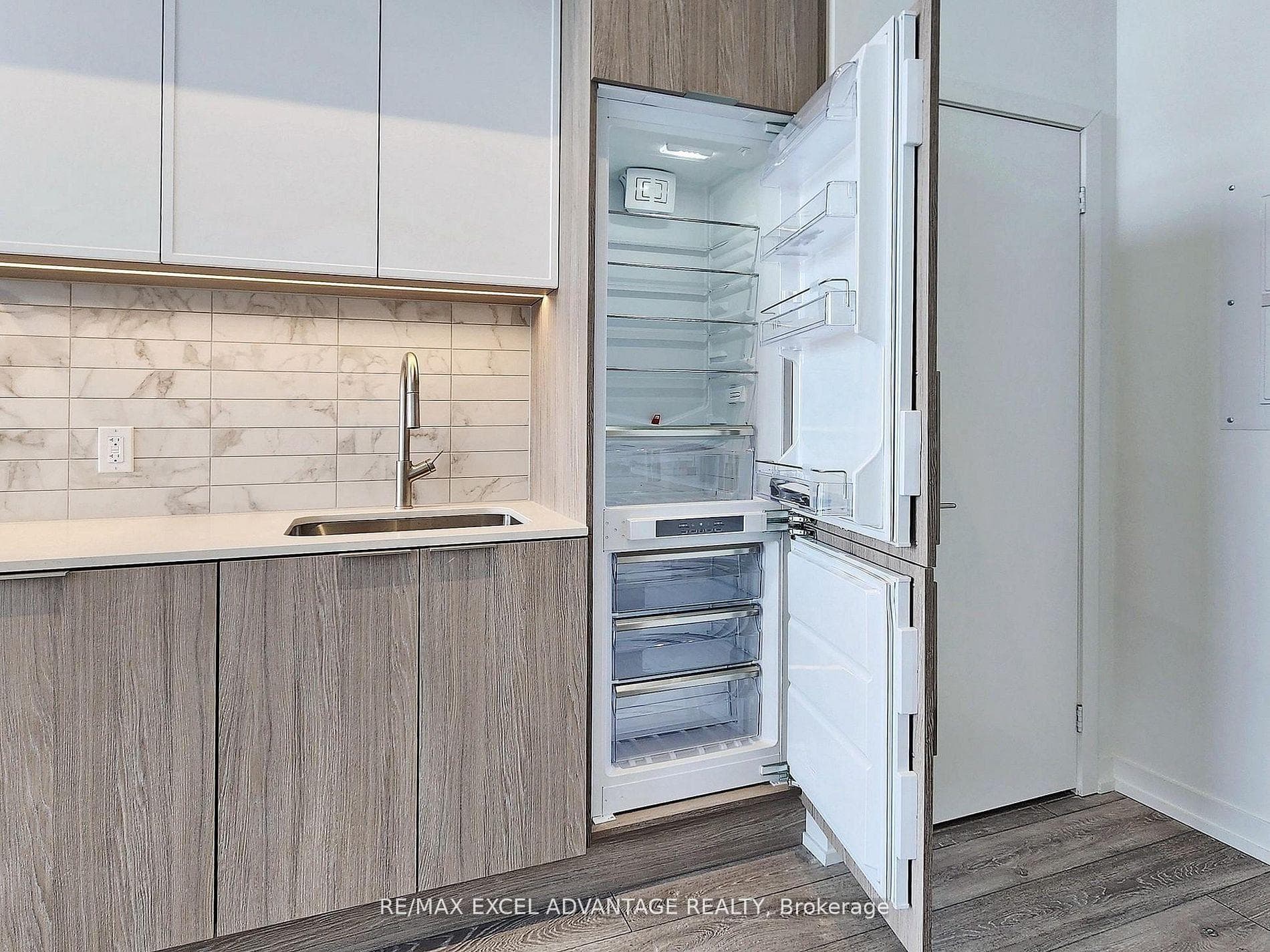 2020 Bathurst Street Unit 1012 photo 3