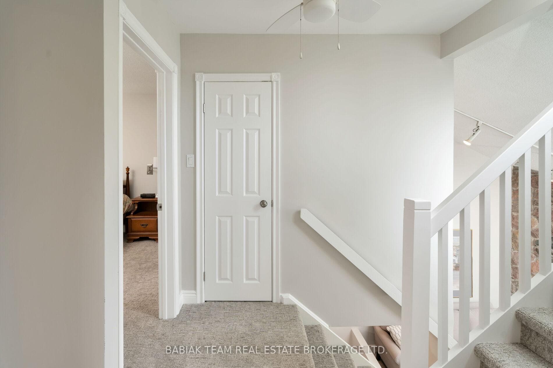 98 Abbott Avenue photo 22