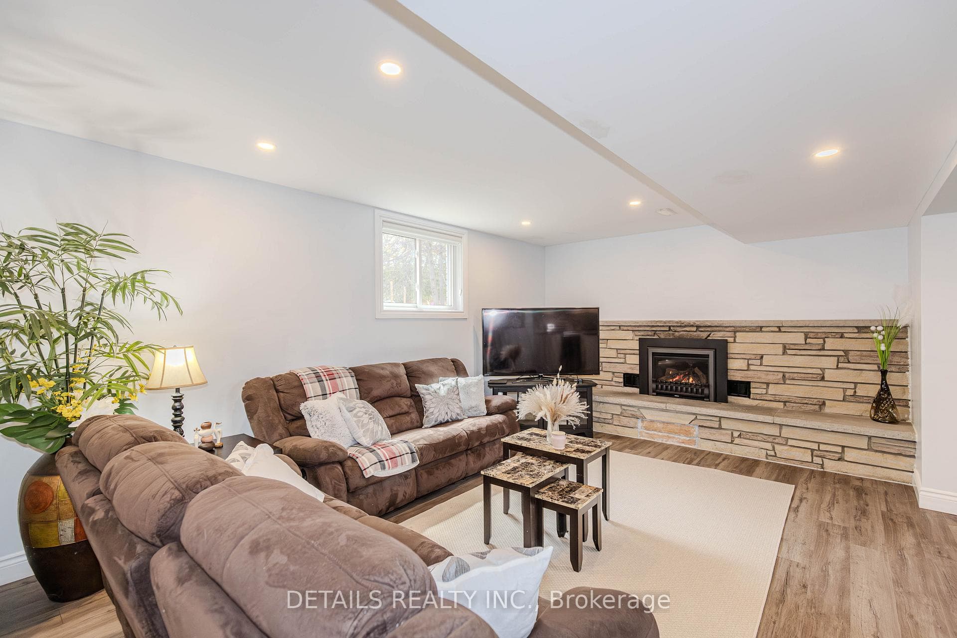 7 Kerry Crescent photo 31