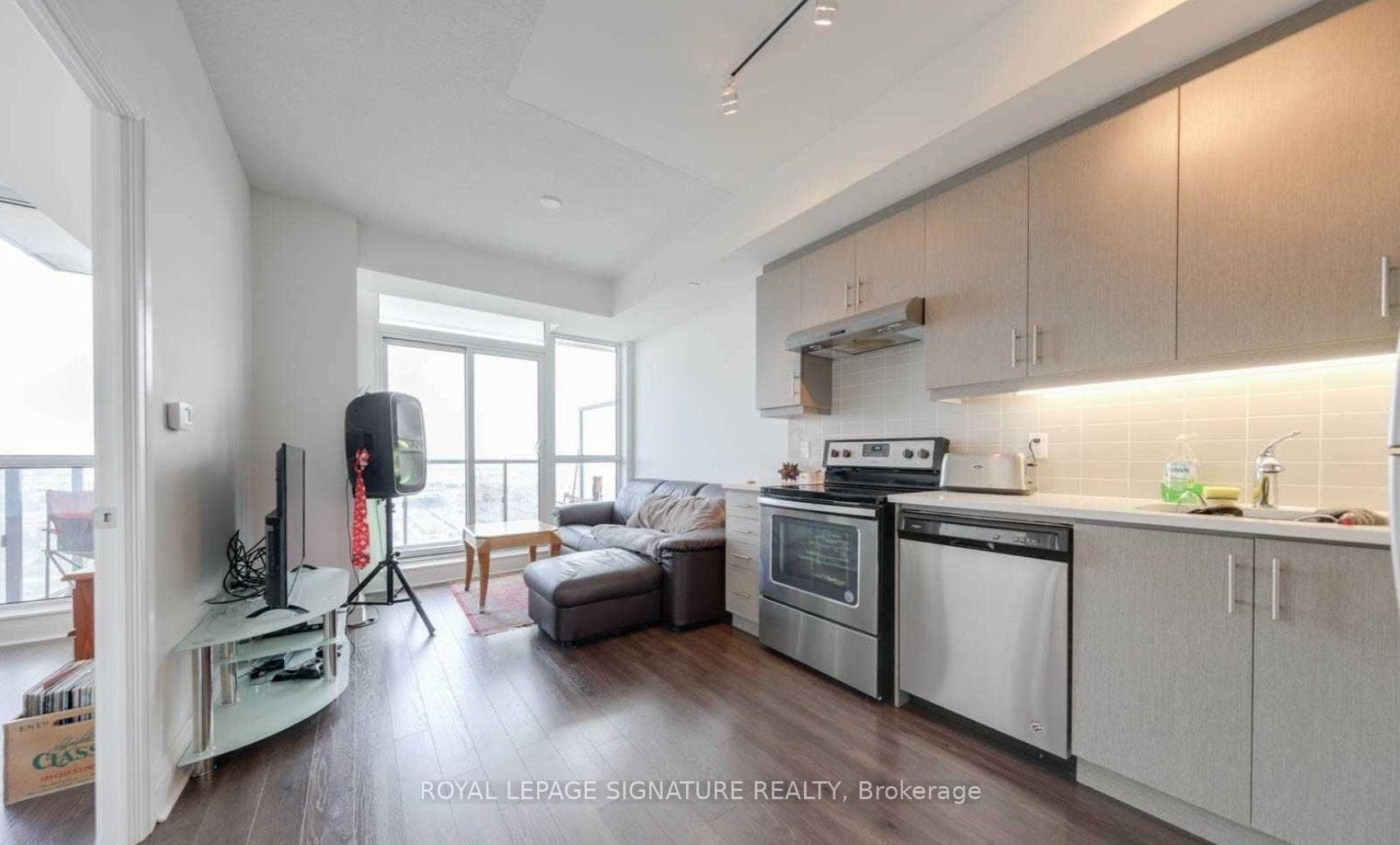 17 Zorra Street Unit 1407 photo 3