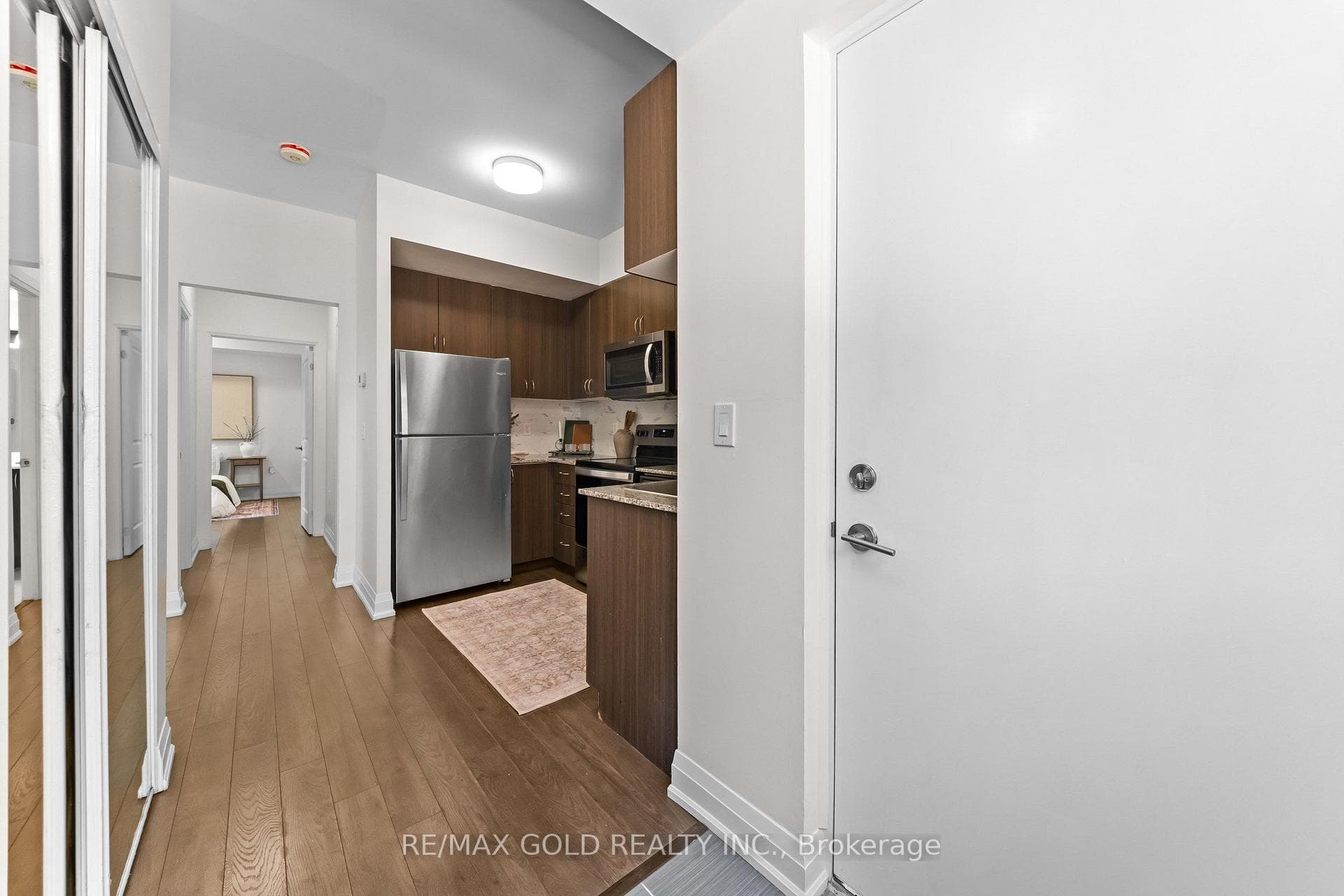 18 Coles Avenue Unit 602 photo 8