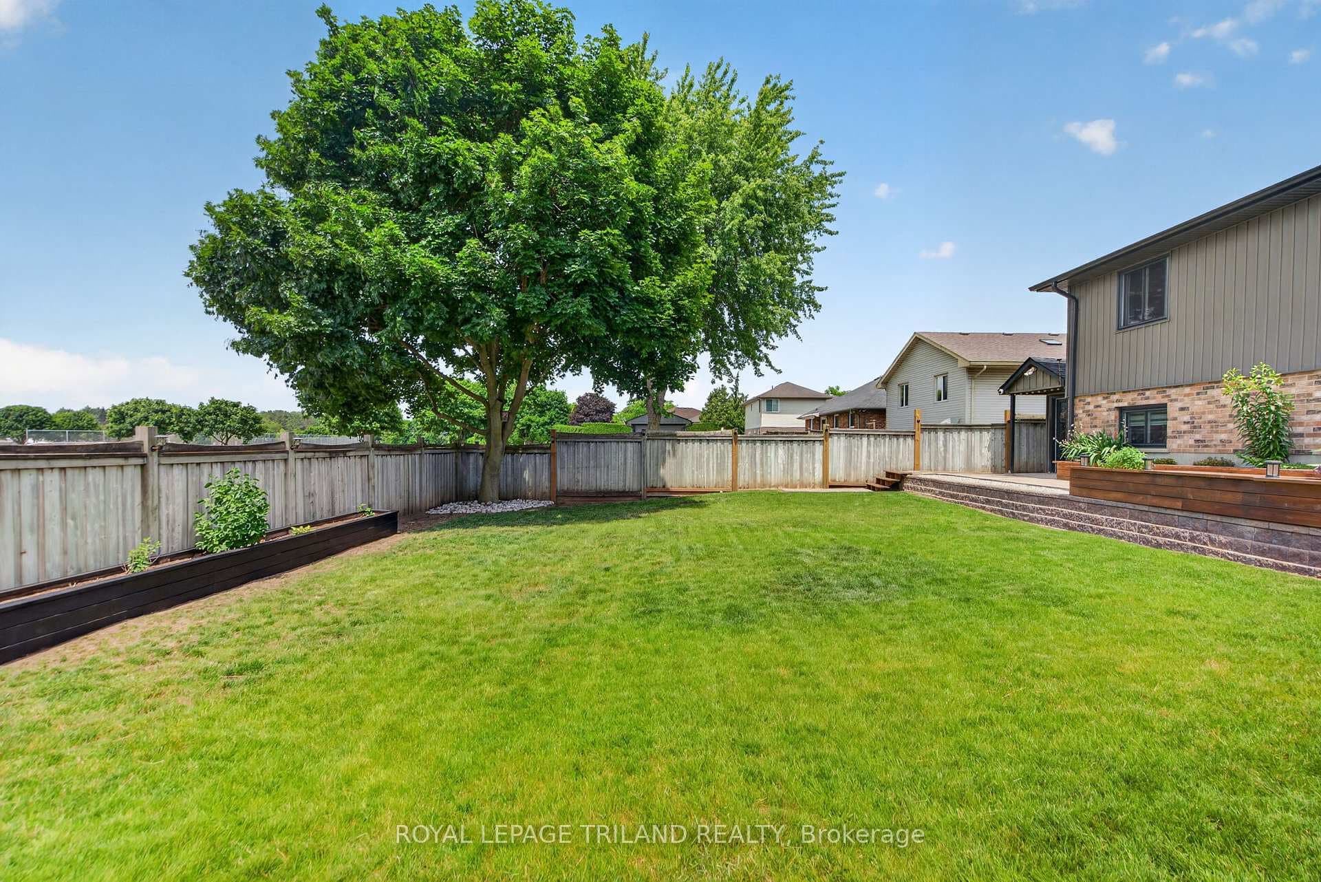 56 Parkview Crescent photo 45