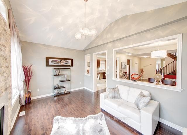 51 Jewelwing Court photo 16