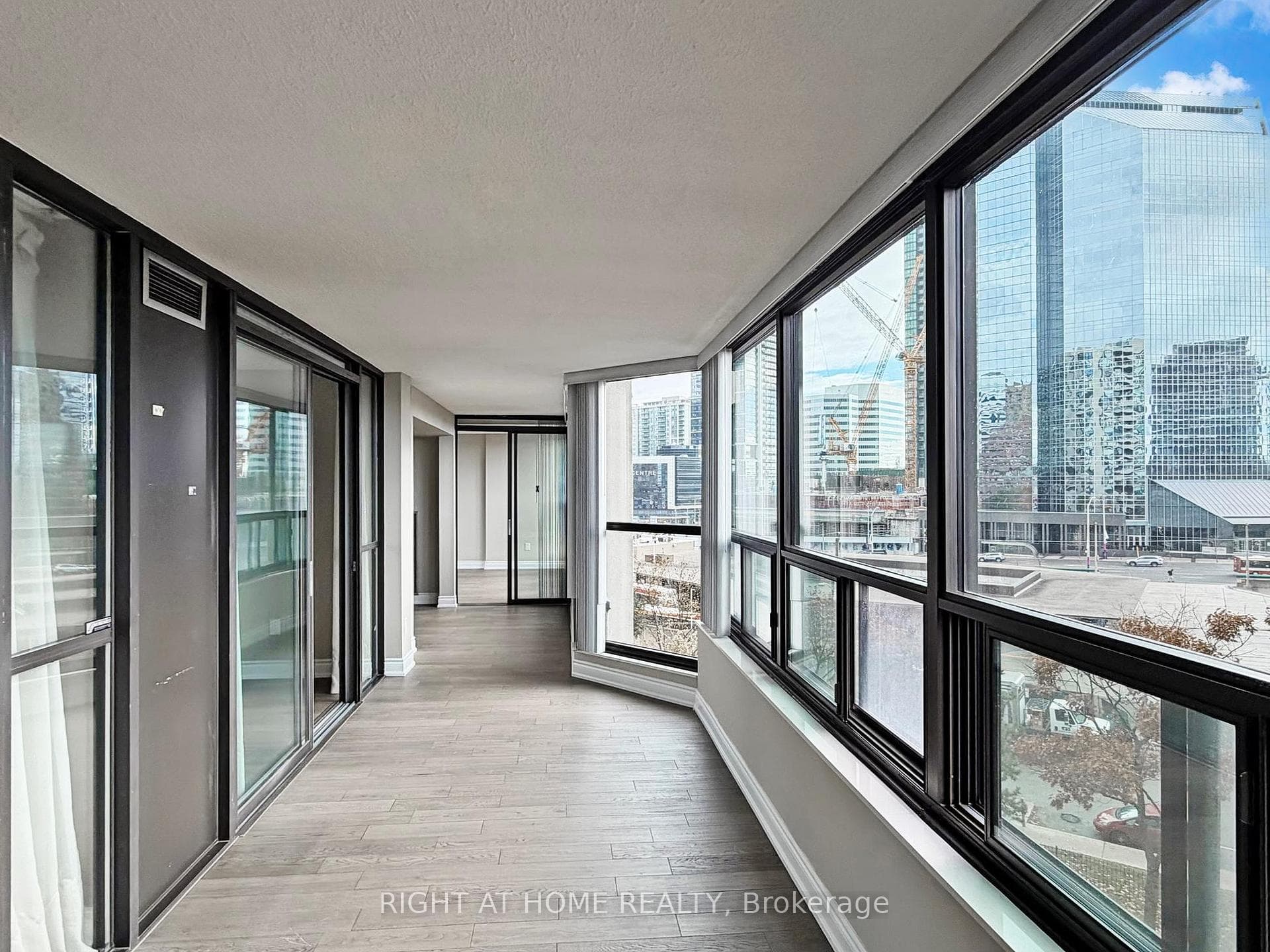 33 Elmhurst Avenue Unit 606 photo 34