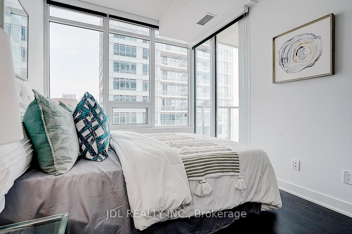 19 Bathurst Street Unit 3709 photo 29
