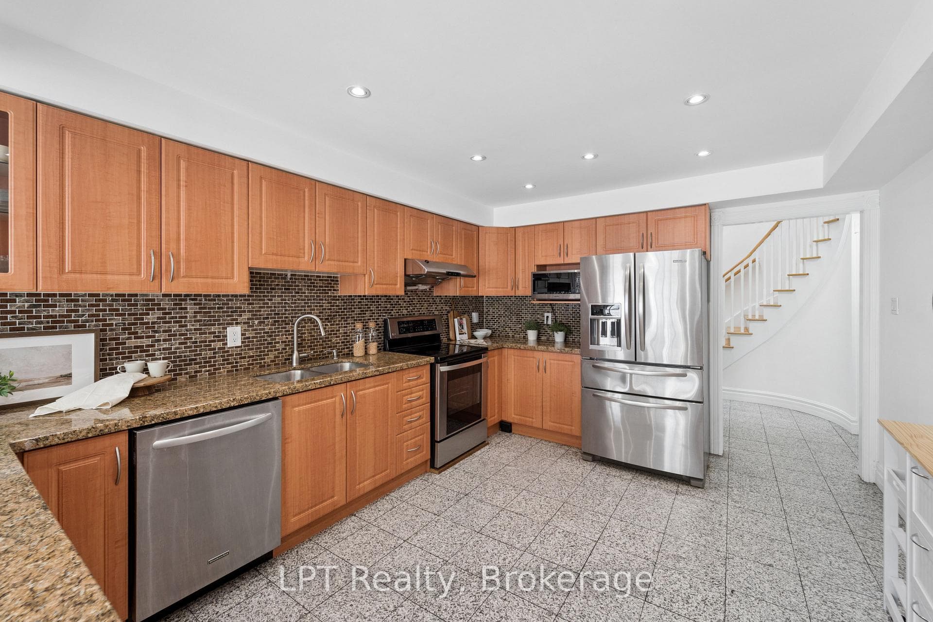 1 Mayfield Crescent photo 14