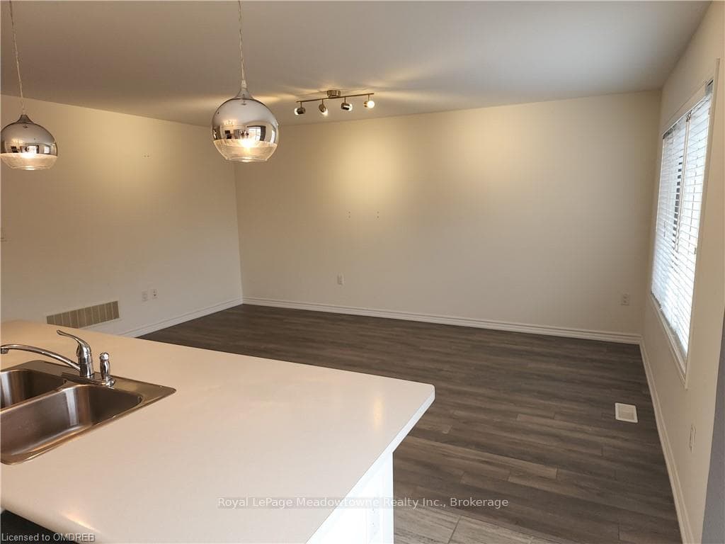 510 LAKING Terrace photo 7
