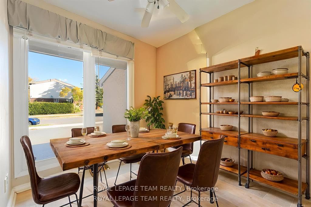 1094 Alenmede Crescent photo 4