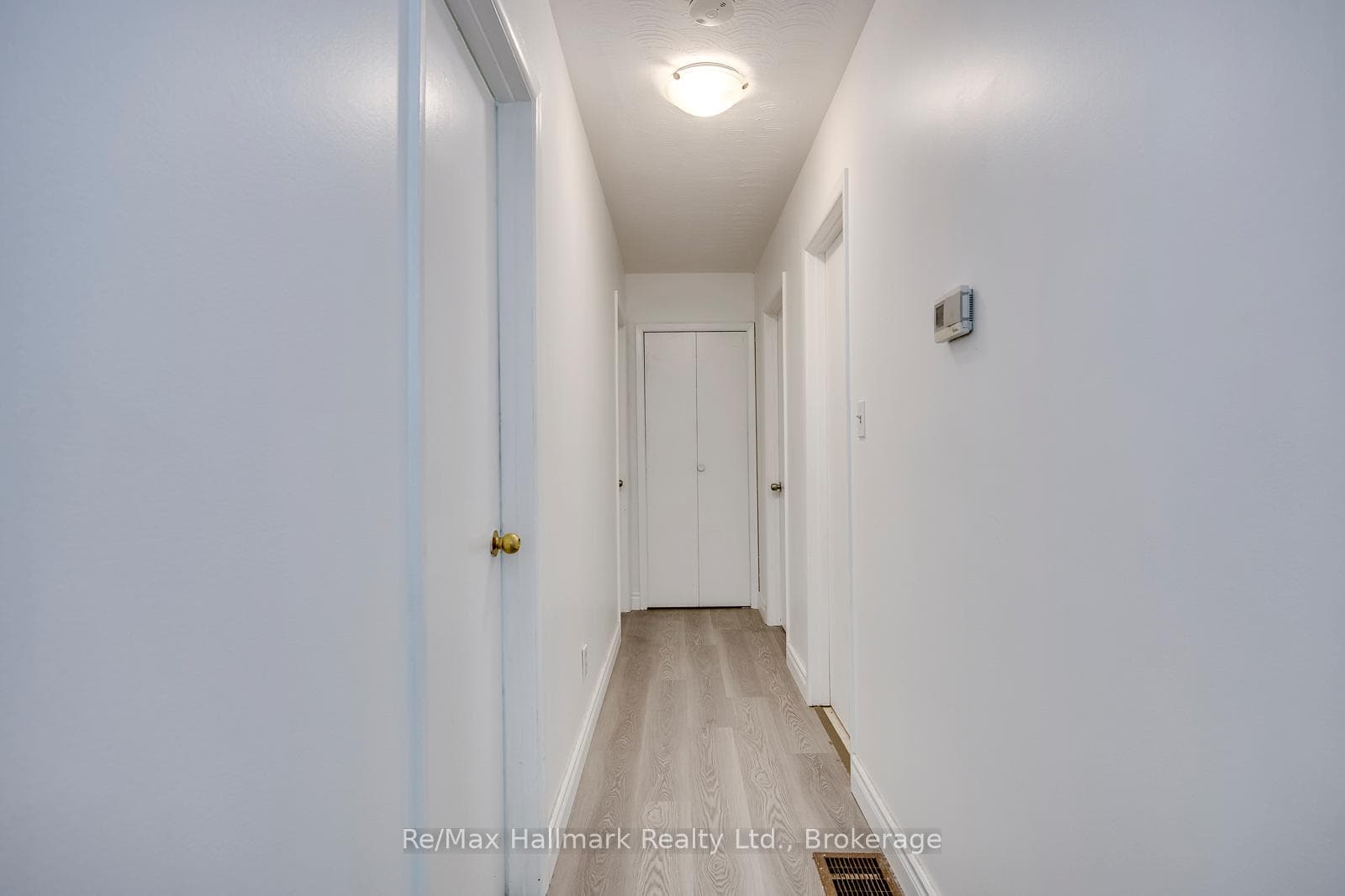 5371 Dundas Street photo 19
