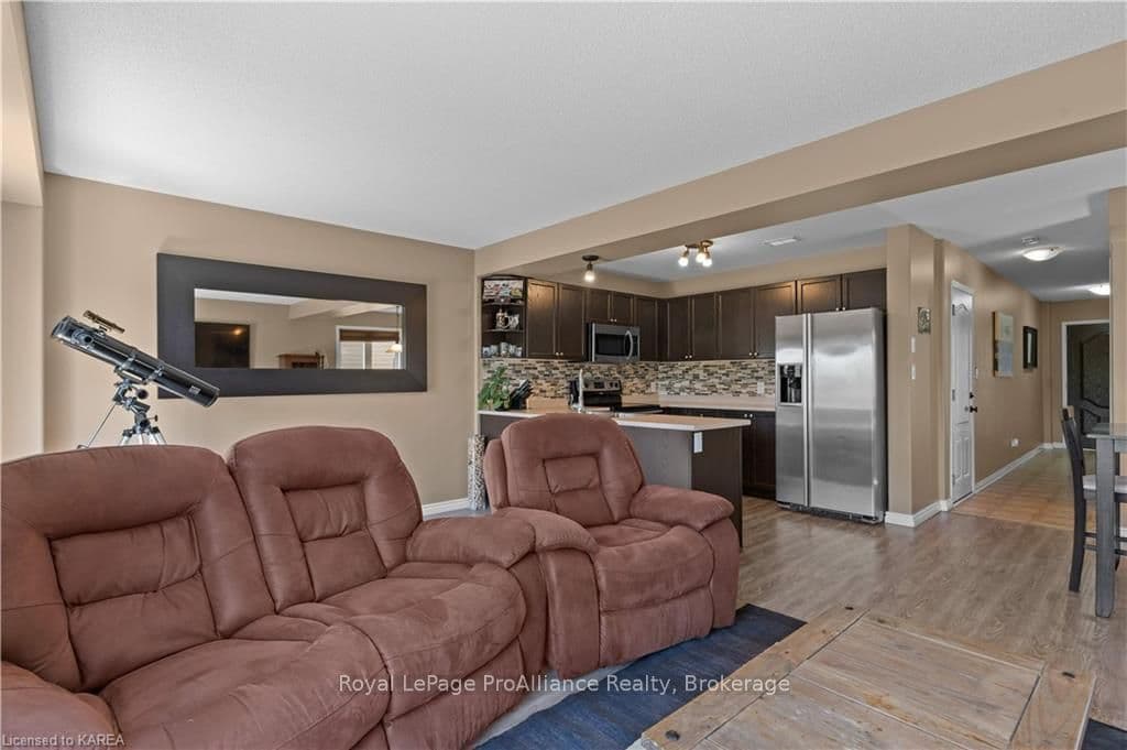 1548 CRIMSON Crescent photo 11
