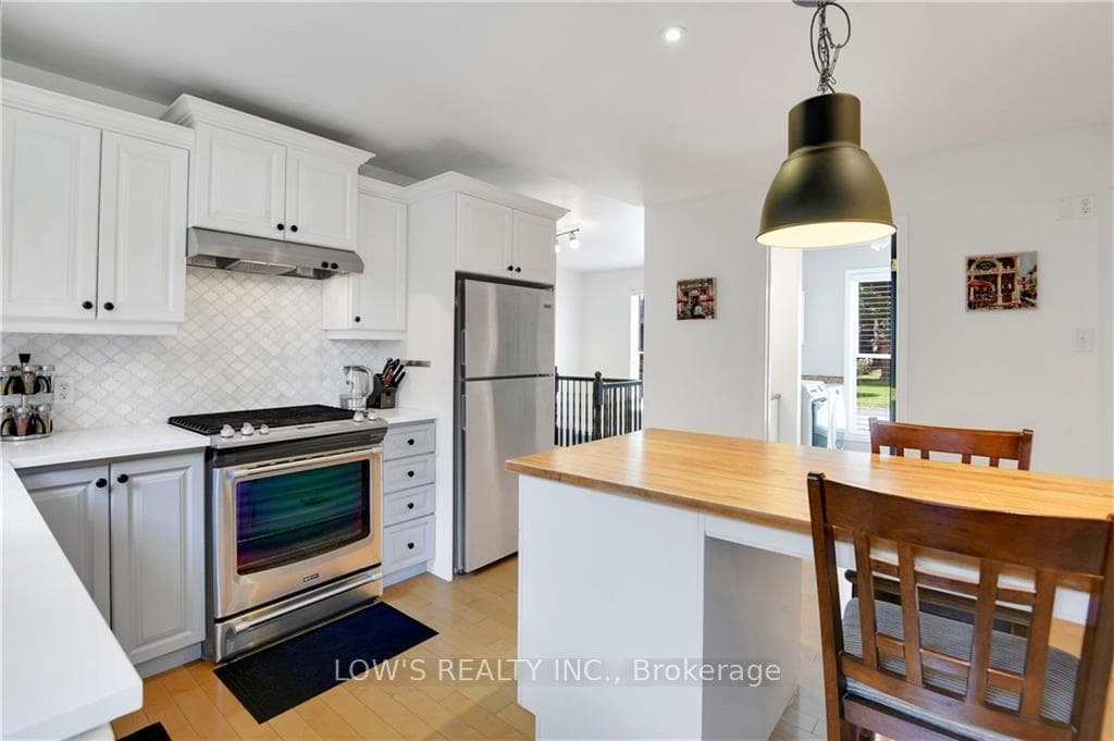 86 HIGGINSON Street photo 12