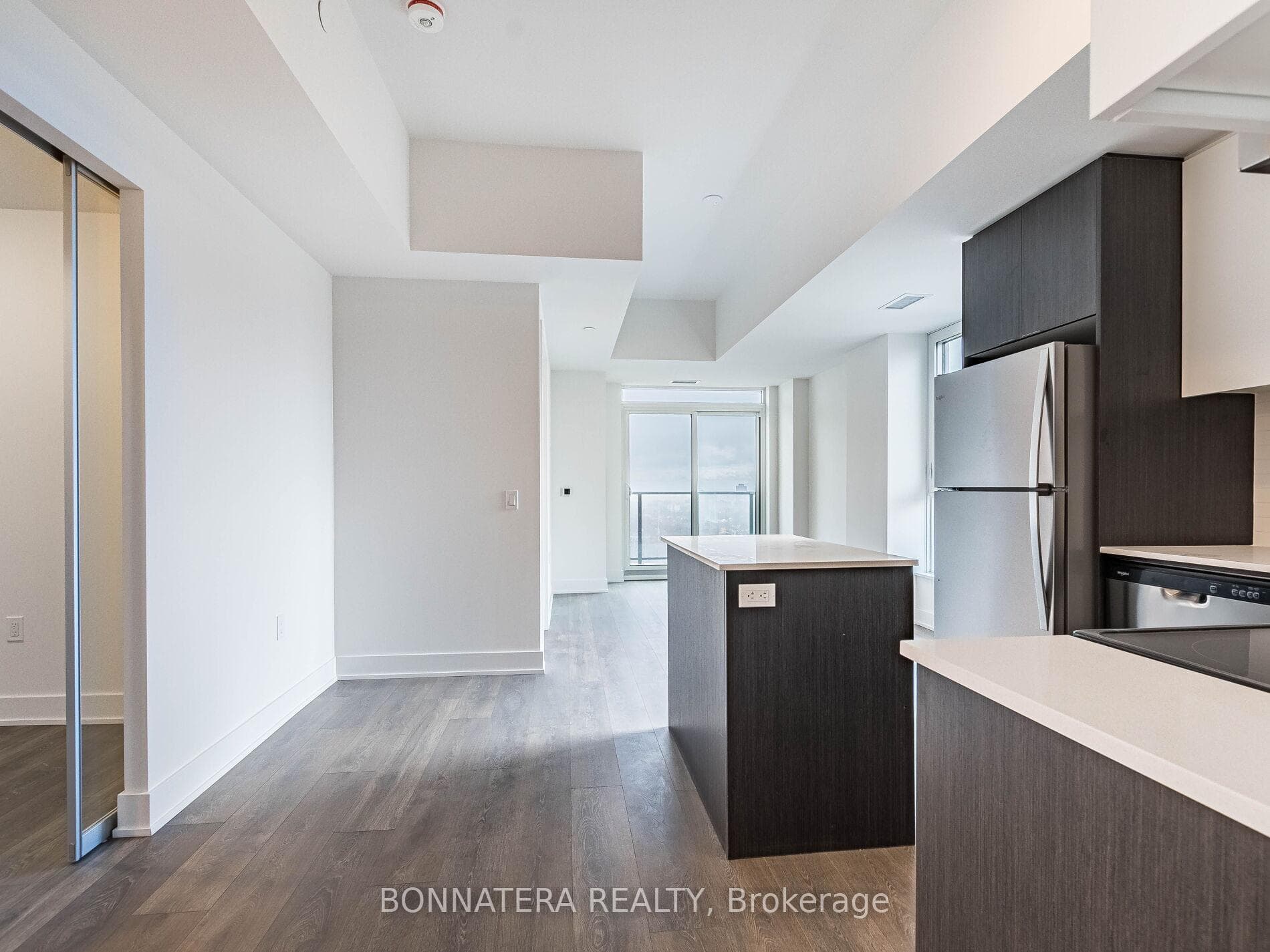 202 Burnhamthorpe Road Unit 1702 photo 10