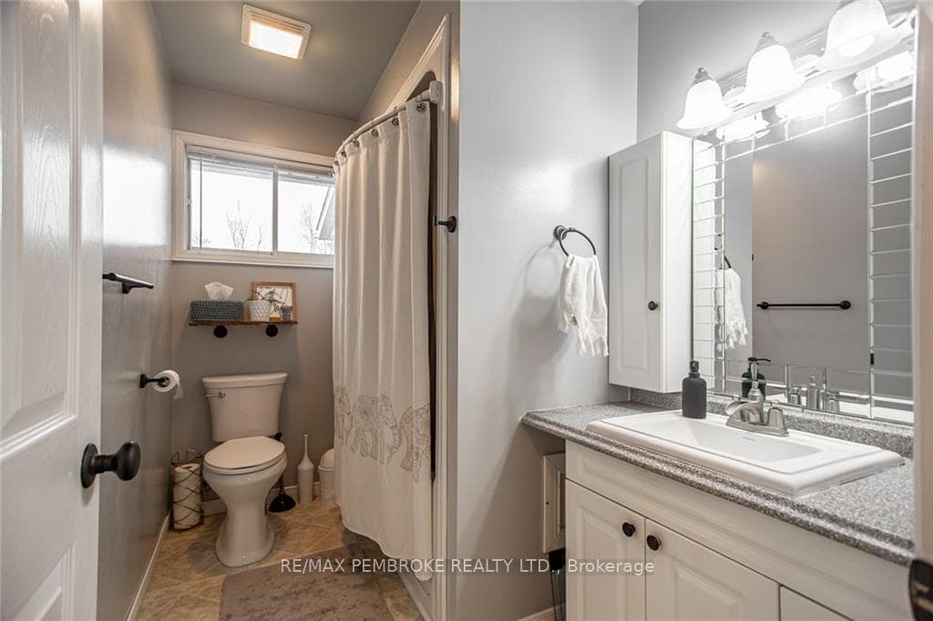 383 RUSSHAM Road photo 23