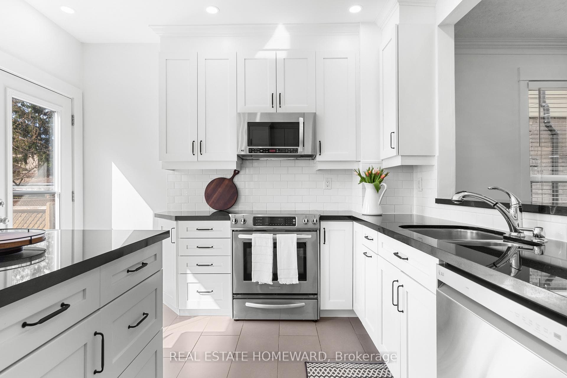 93 Newmarket Avenue photo 9