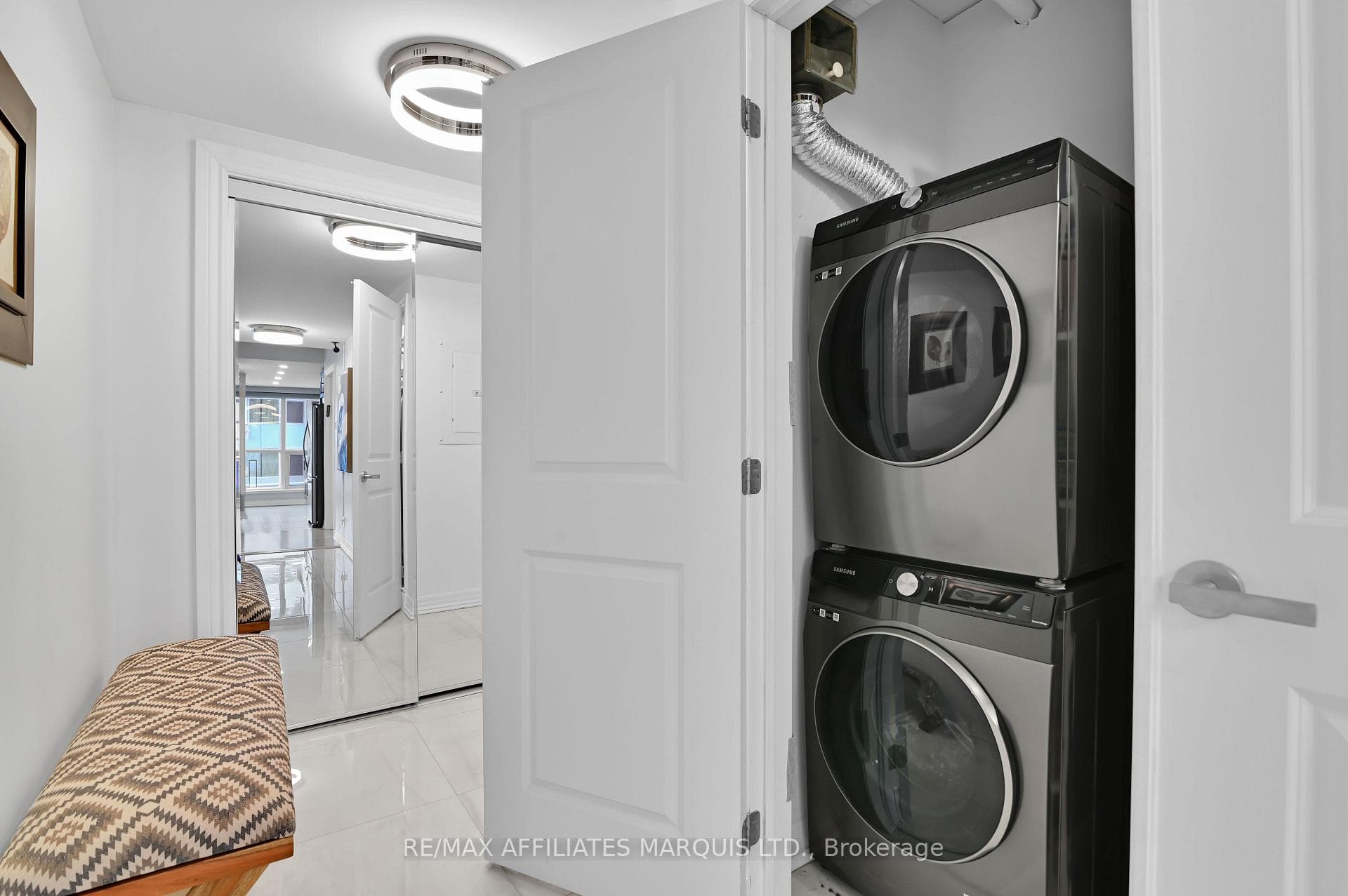 242 Rideau Street Unit 301 photo 6