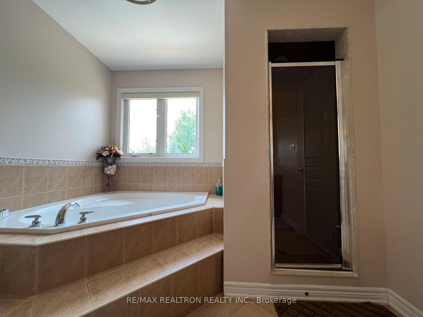 120 Greenock Drive photo 25