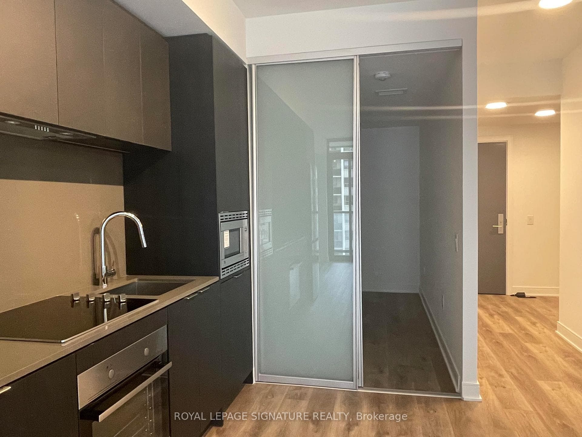 86 Dundas Street Unit 416 photo 8