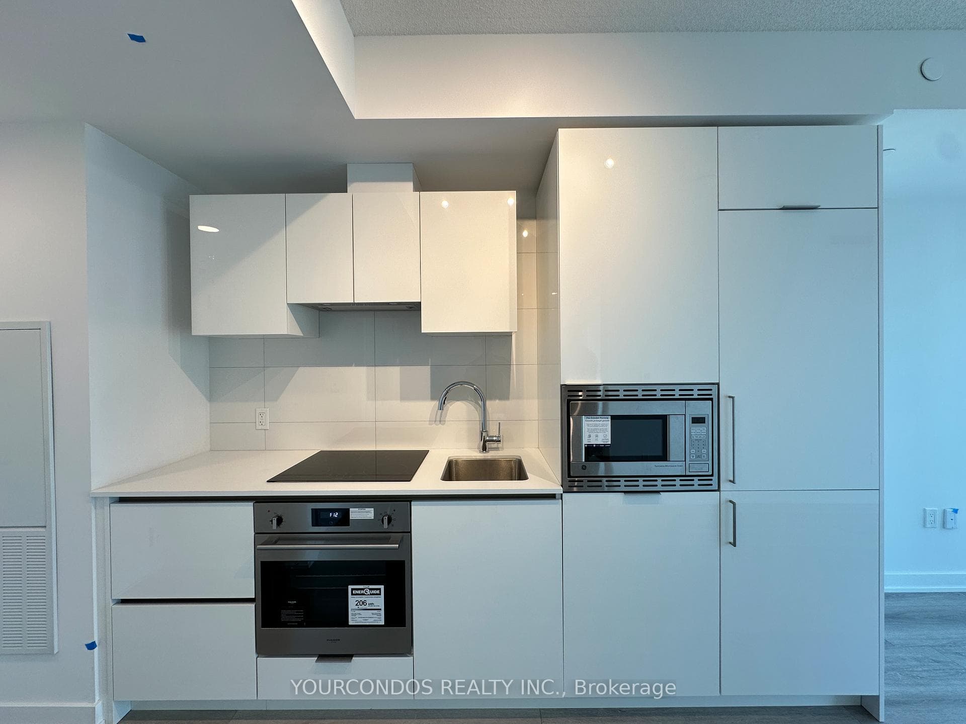 238 SIMCOE Street Unit 2202 photo 5