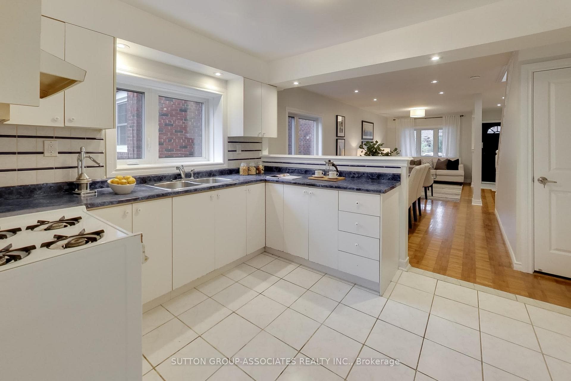 100 Winnett Avenue photo 12