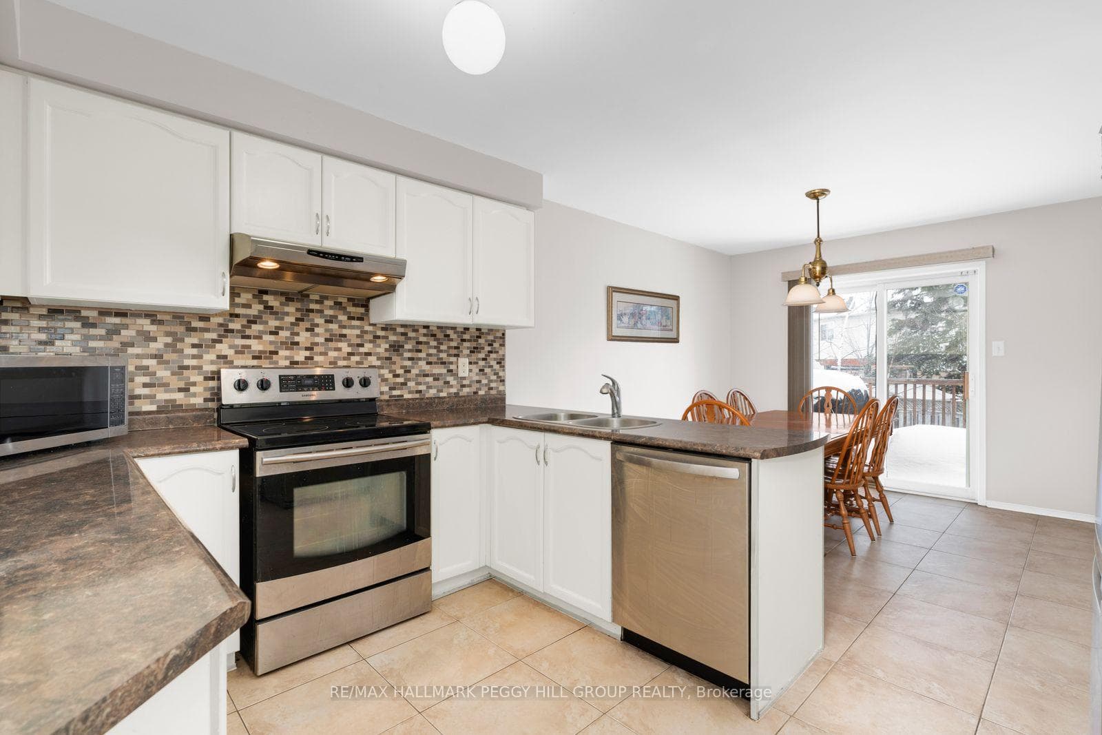 114 Mapleton Avenue photo 4