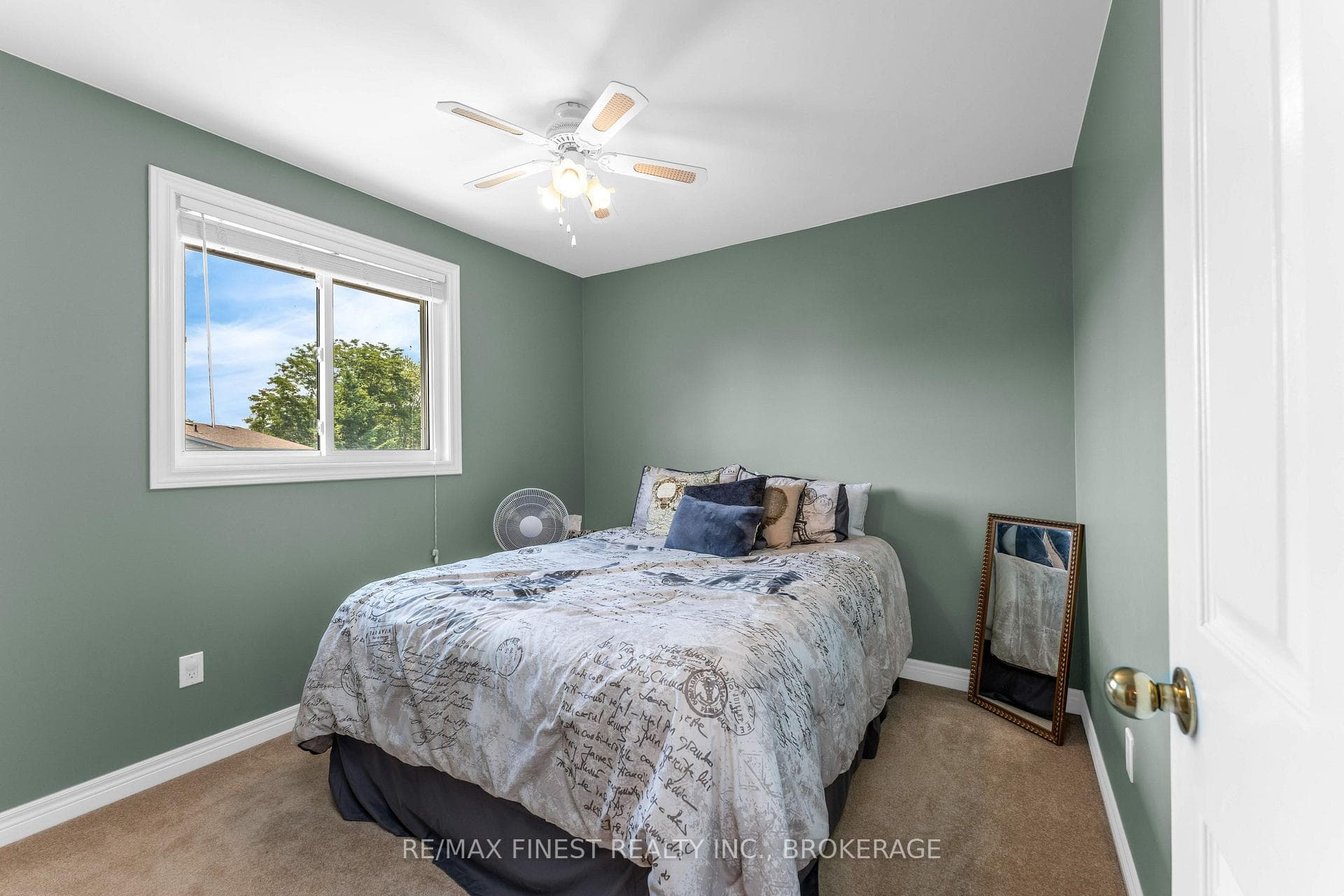 943 Newhall Drive photo 32